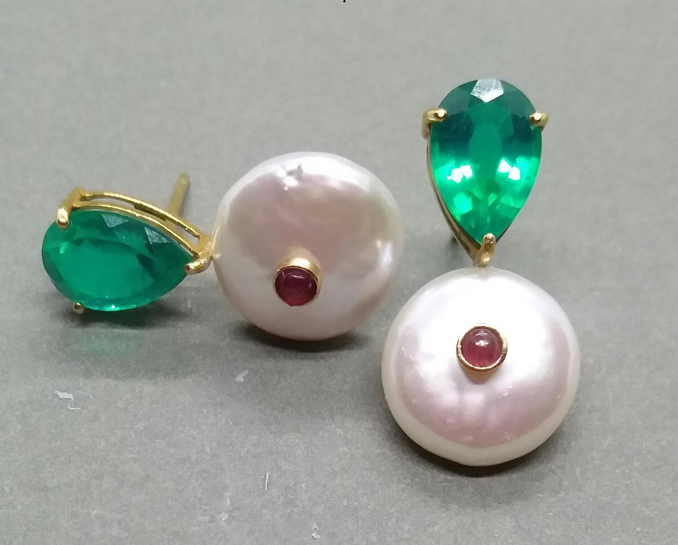 Green Quartz Baroque Fresh Water Pearls Ruby Cab 14 Karat Gold Stud Earrings In Good Condition For Sale In Bangkok, TH