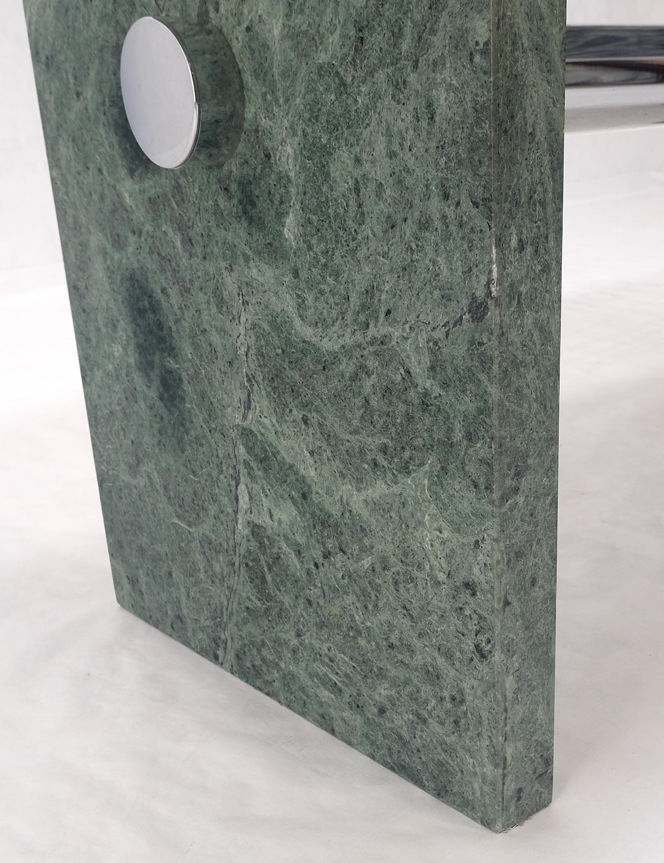 Grüner rechteckiger Esstisch mit Marmorplatte und zylinderförmigem Stretcher-Sockel MINT! im Zustand „Gut“ im Angebot in Rockaway, NJ