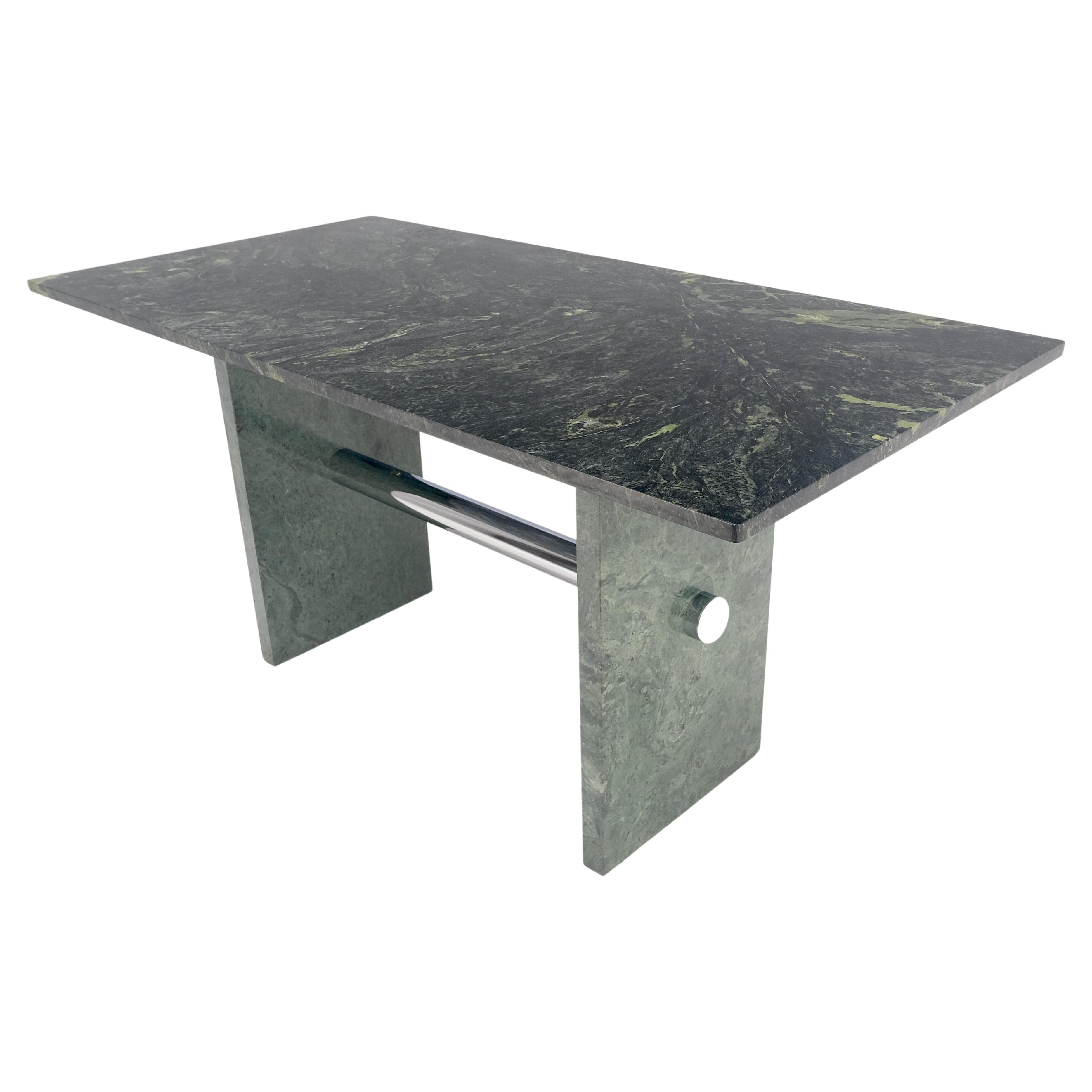 Grüner rechteckiger Esstisch mit Marmorplatte und zylinderförmigem Stretcher-Sockel MINT! im Angebot