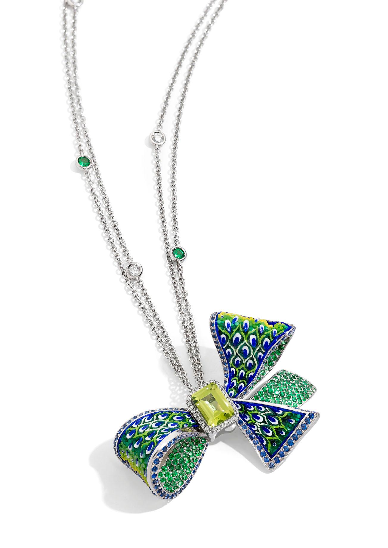 Modern Green Ribbon Necklace White Gold White Diamonds Peridote Decorated Micromosaic  For Sale