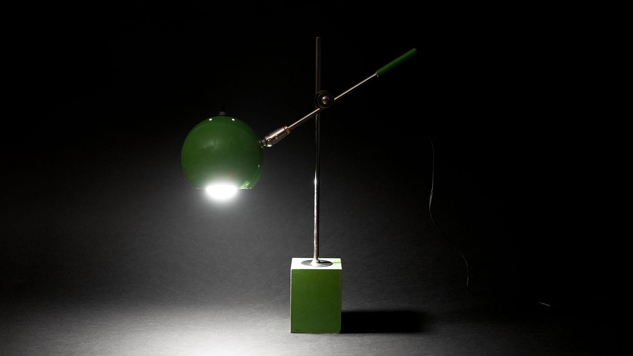 Green Robert Sonneman Eyeball Lamp. Distinctive mid-century-modern style, articulating and ready to add character and a pop of color to any room of the house. 

Please inquire for more info!