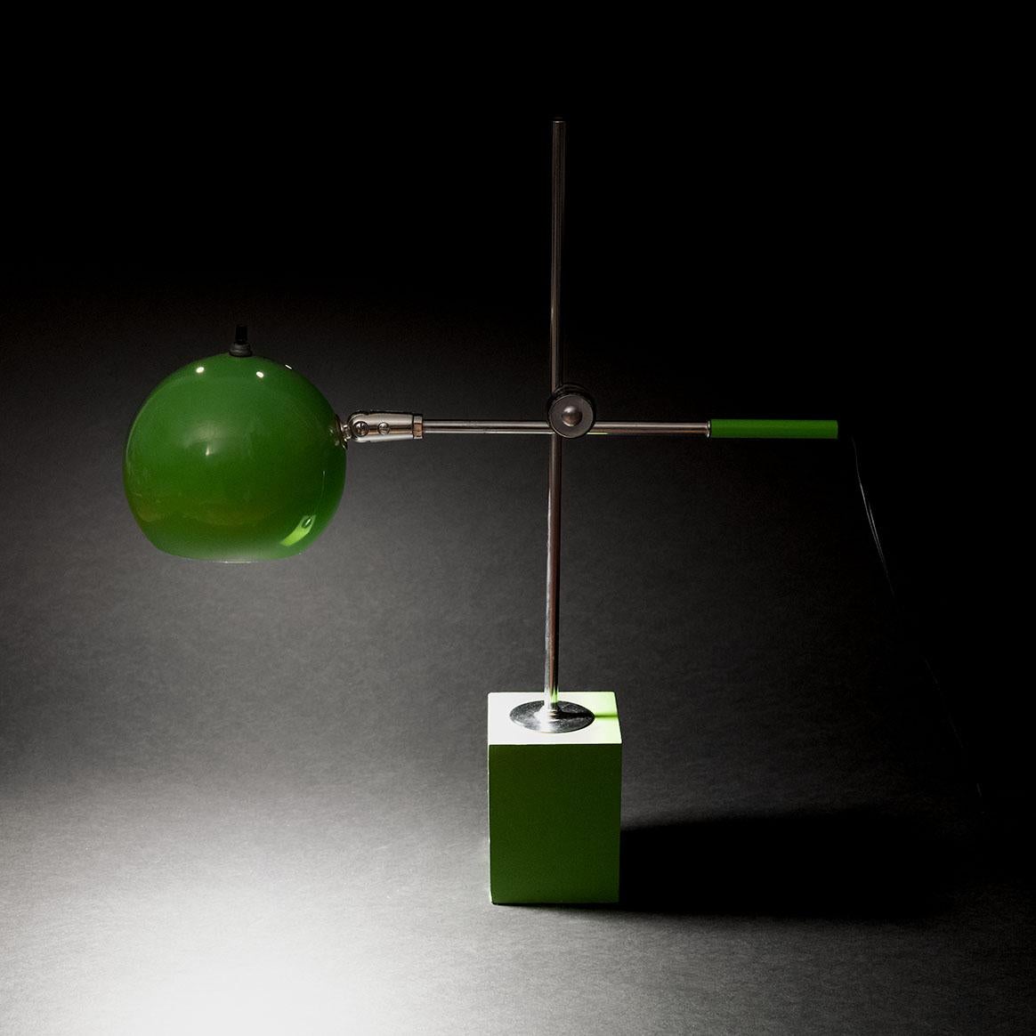 Green Robert Sonneman Articulating Eyeball Lamp, 1970s In Fair Condition In Brooklyn, NY