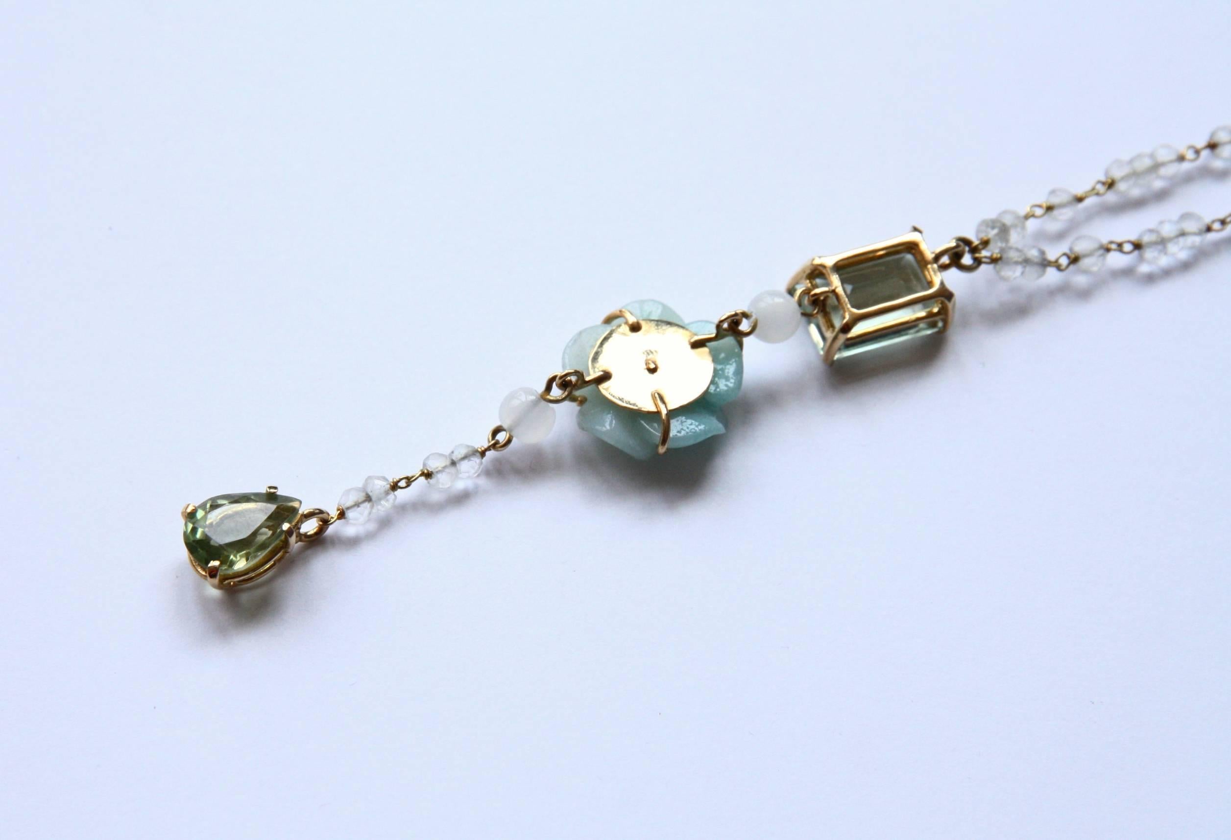 Collier pendentif avec vert  saphir émeraude et goutte d'eau, adulerai, fleur d'amazzonite. Or 18kt gr.12 longueur totale 30 cm + pendentif 9cm.
Poids total 18,5 gr.
Tous les bijoux Giulia Colussi Jewelry sont neufs et n'ont jamais été portés ou