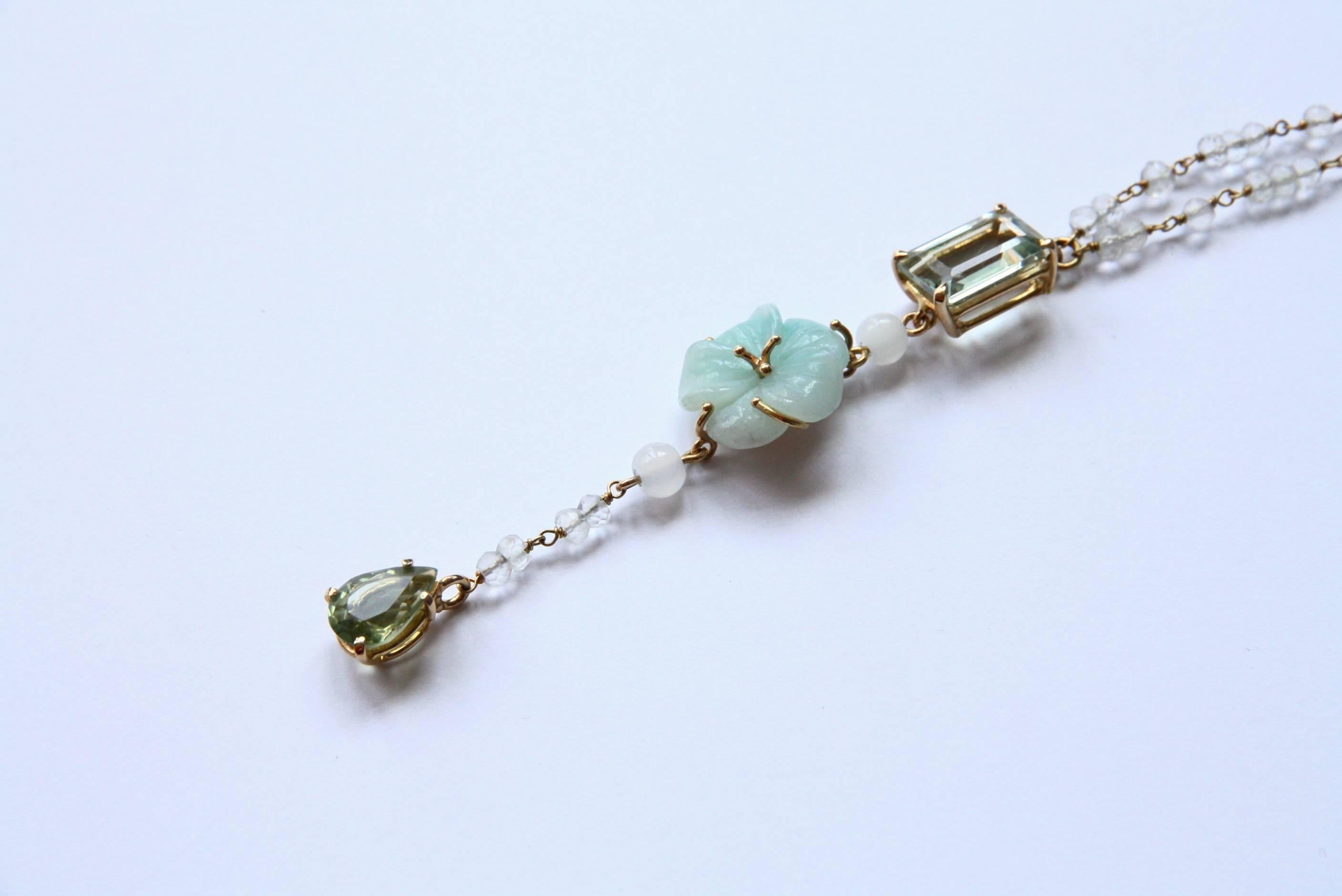 Artiste Collier Adularia du Bengale occidental en or, saphir vert amazzonite en vente