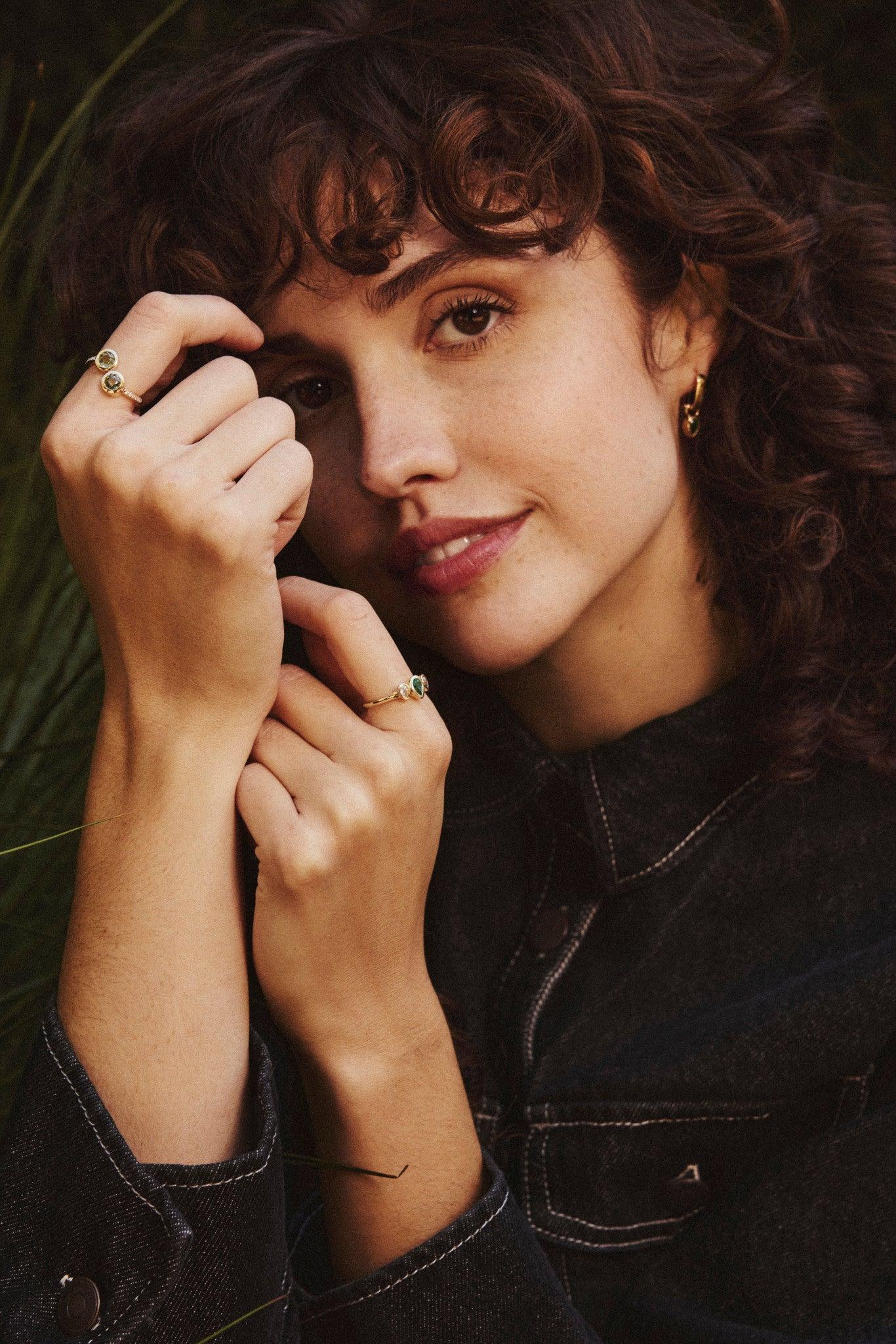 Grüner Saphir und Diamantring (Kunsthandwerker*in) im Angebot