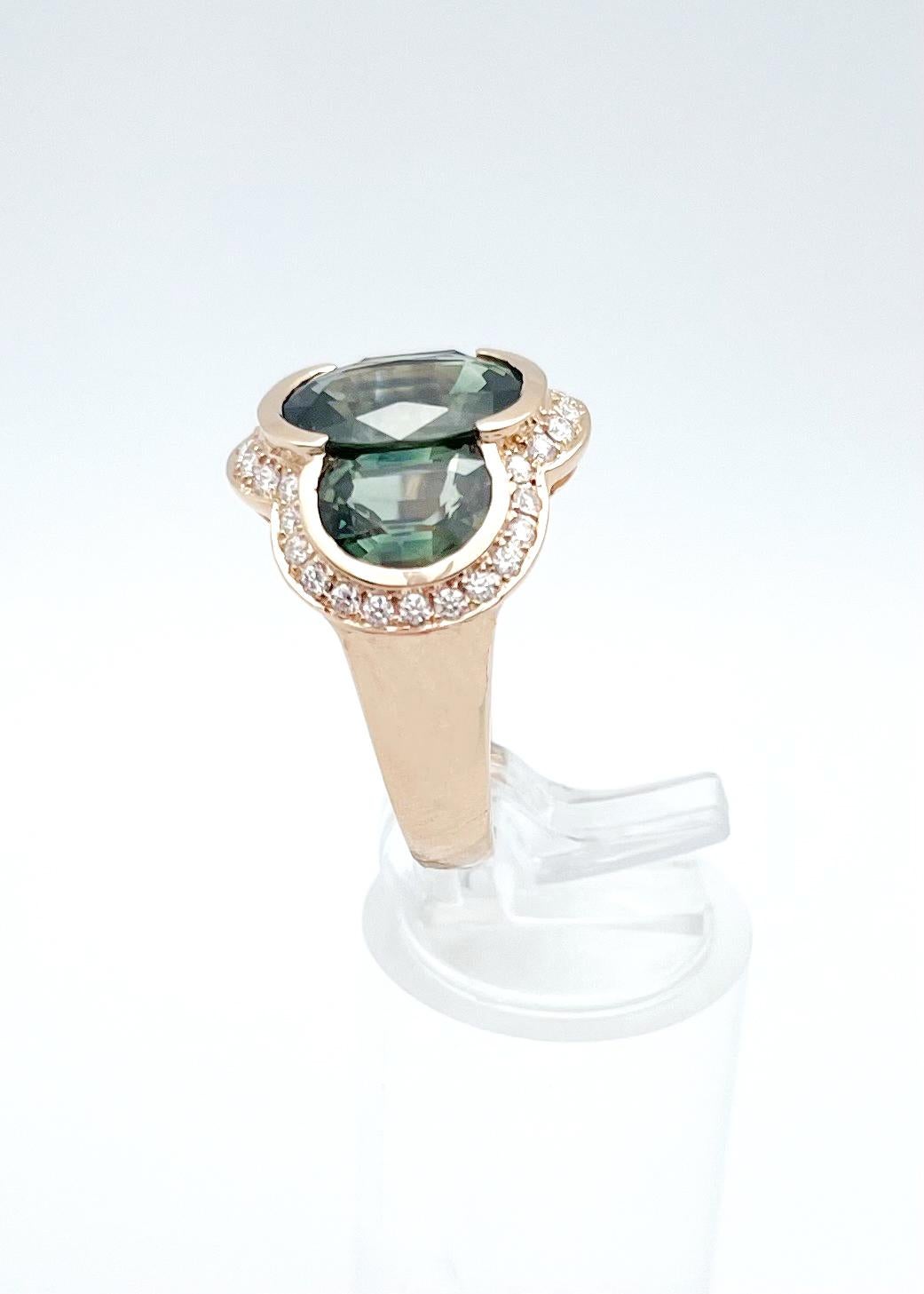 Anello con zaffiro verde e diamanti incastonati in oro rosa 18 carati in vendita 4