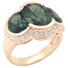 Anello con zaffiro verde e diamanti incastonati in oro rosa 18 carati
