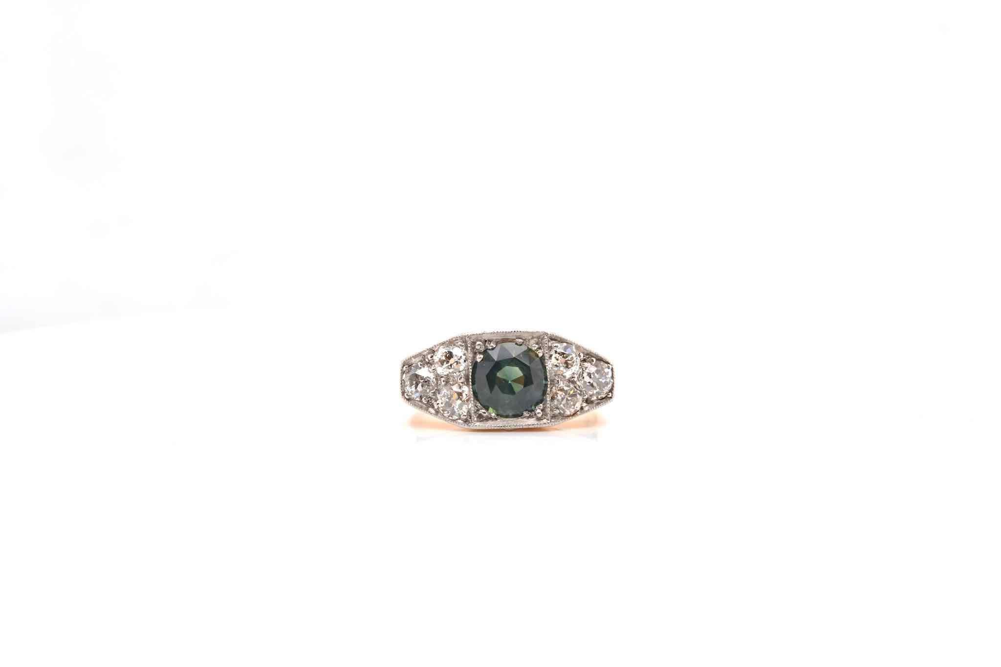 Stones: Green sapphire and diamonds
Material: 18k yellow gold and platinum
Dimensions: 0.80 cm length on finger
Period: 1940
Weight: 5.90g
Size: 56 (free sizing)
Certificate
Ref. : 24765
