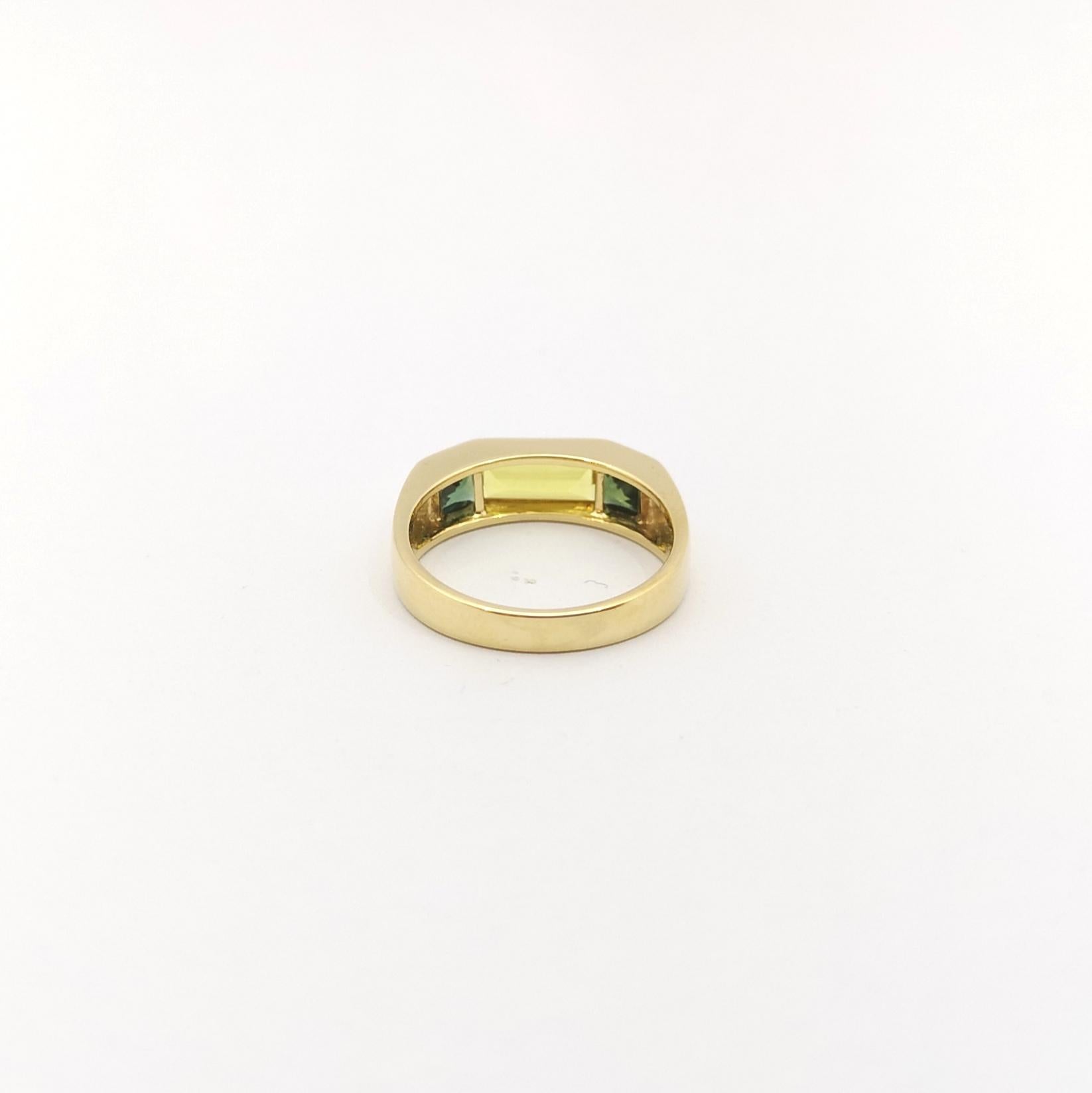 Green Sapphire and Yellow Sapphire Ring set in 18K Gold Settings For Sale 5