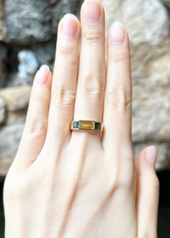 Green Sapphire and Yellow Sapphire Ring set in 18K Gold Settings