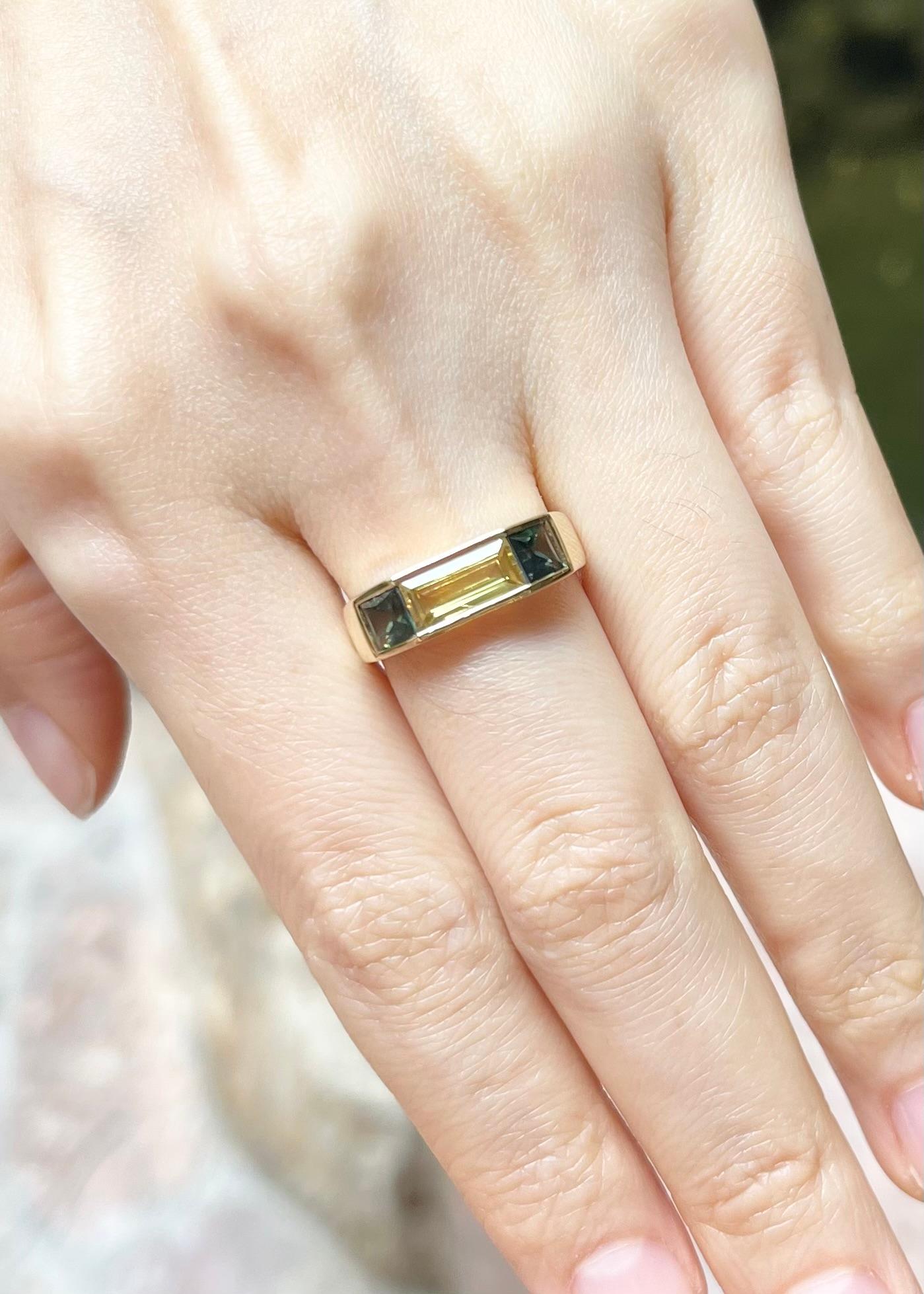 Emerald Cut Green Sapphire and Yellow Sapphire Ring set in 18K Gold Settings For Sale