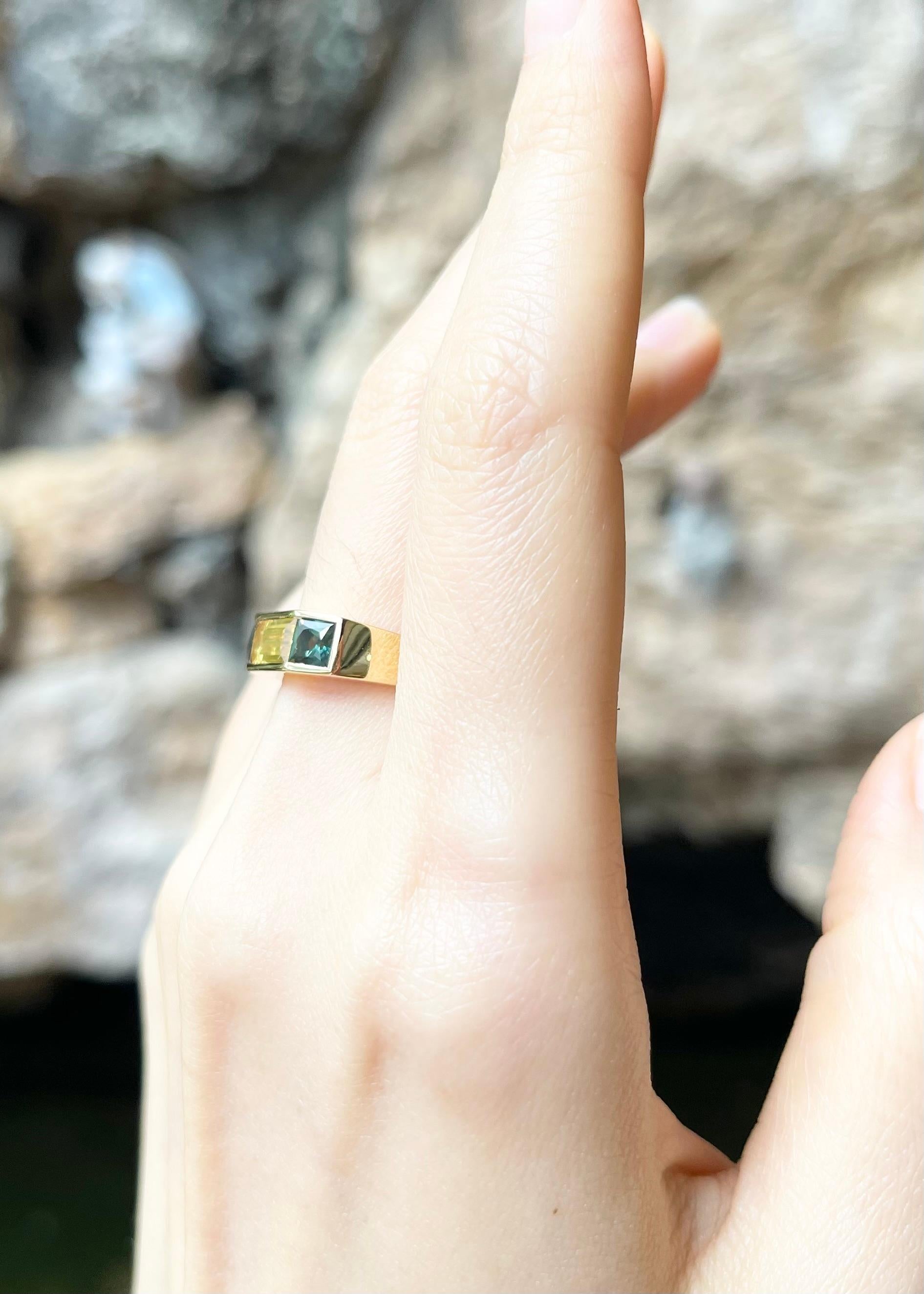 Green Sapphire and Yellow Sapphire Ring set in 18K Gold Settings In New Condition For Sale In Bangkok, TH