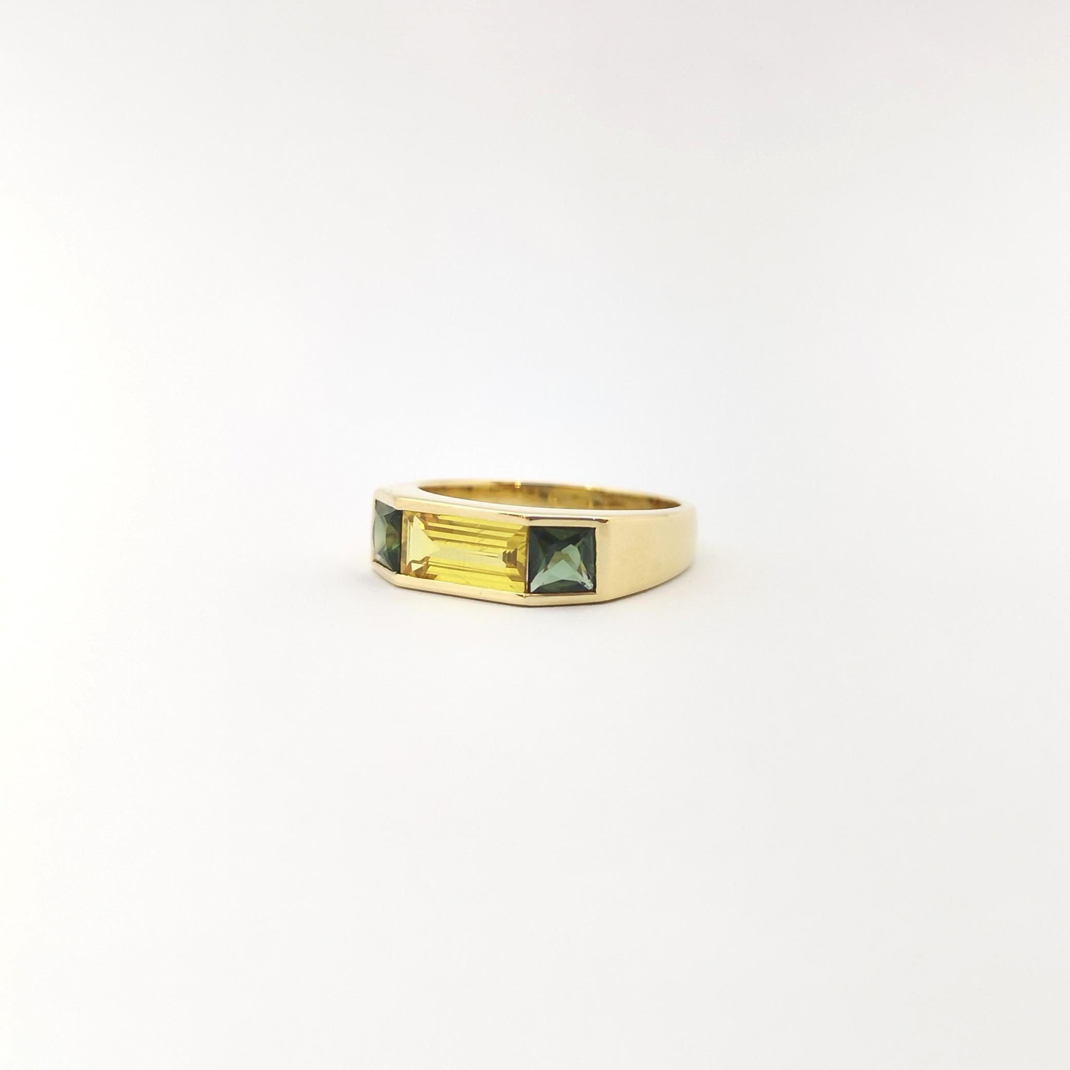 Green Sapphire and Yellow Sapphire Ring set in 18K Gold Settings For Sale 3
