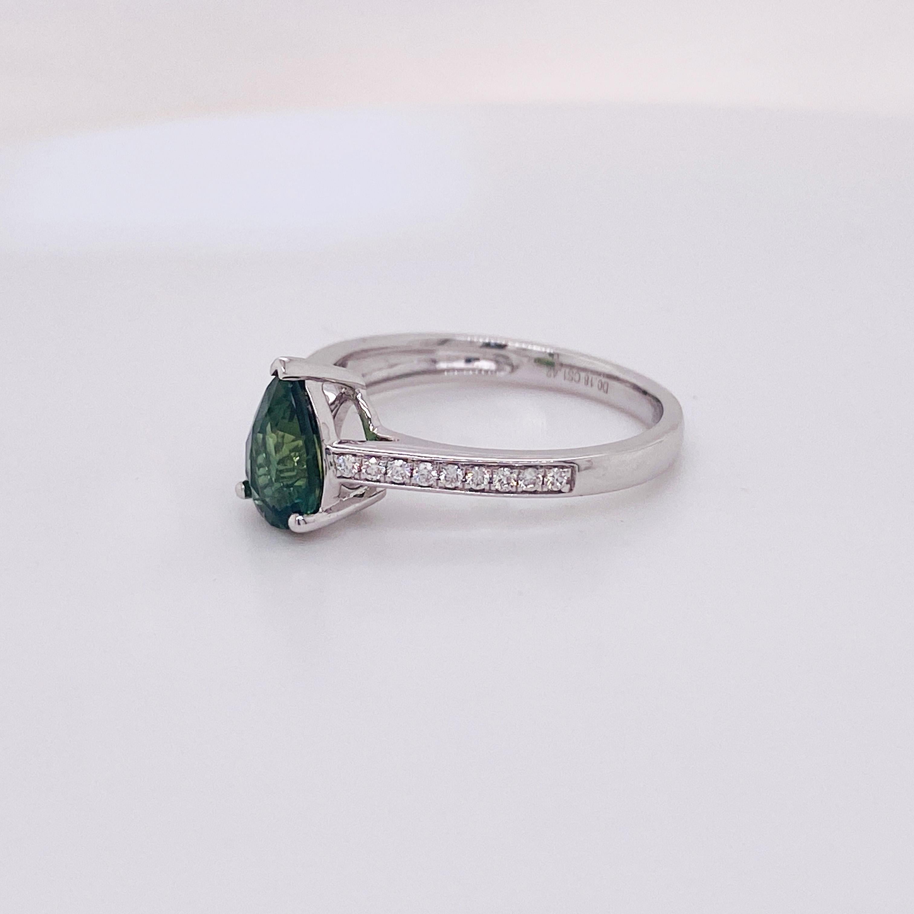 Asymmetrischer Ring mit grünem Saphir, 1,42 Karat Birne mit Diamanten, 14K W/Y/R Gold LV () 3