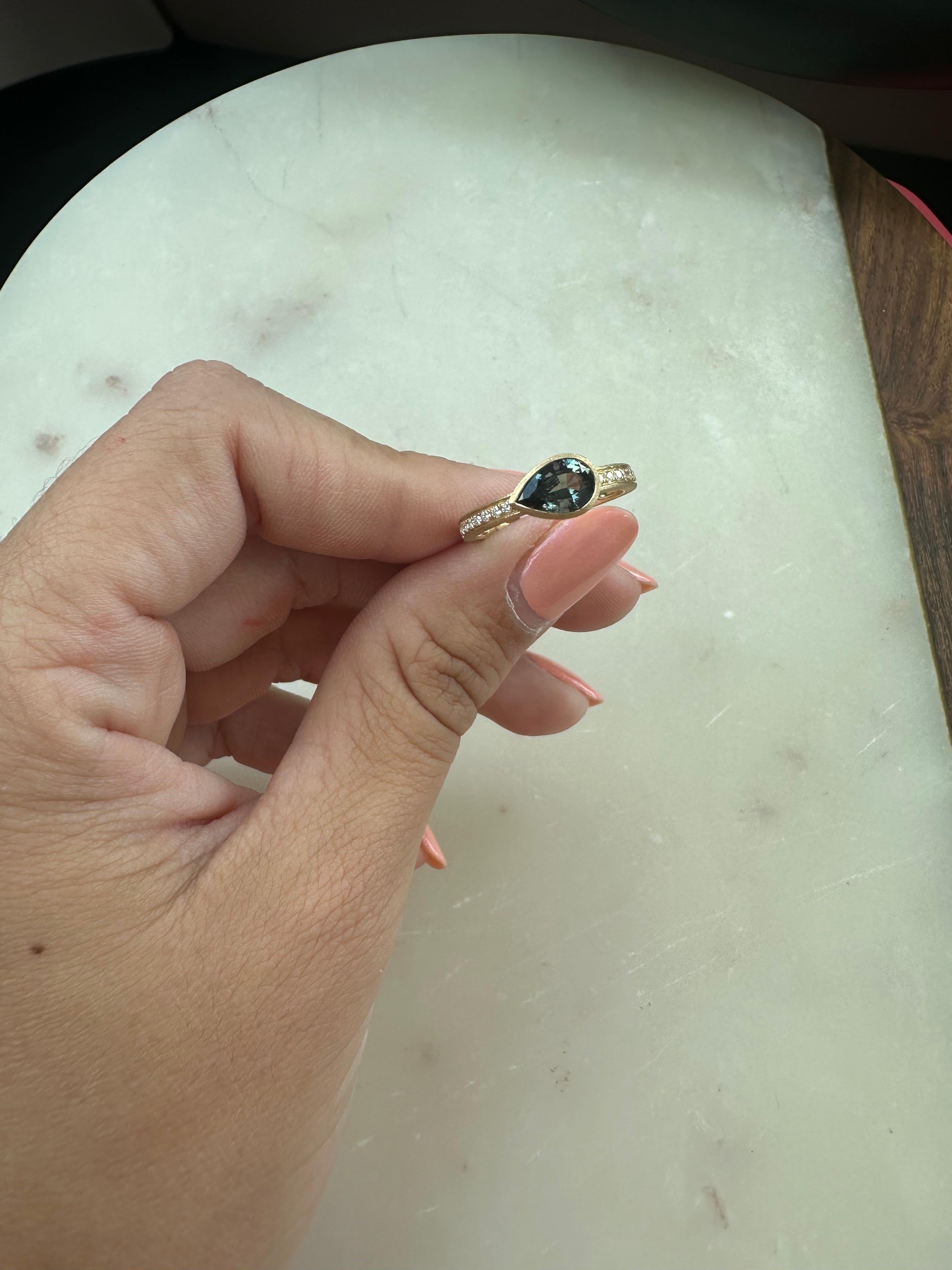 For Sale:  Green Sapphire Bezel Ring with Diamonds in 18K Yellow Gold 3