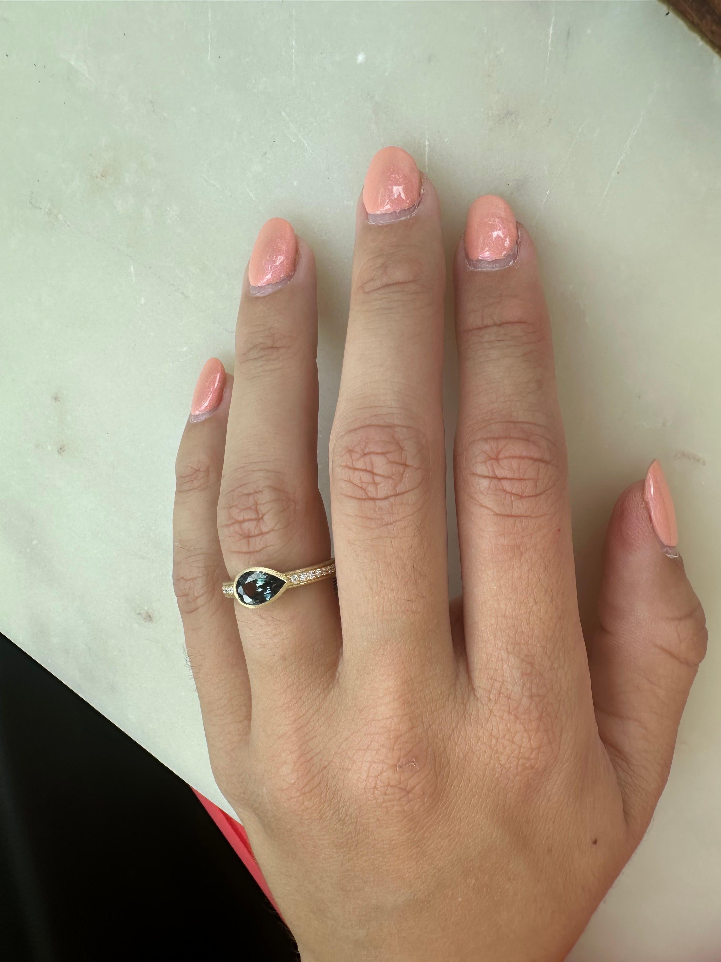 For Sale:  Green Sapphire Bezel Ring with Diamonds in 18K Yellow Gold 4