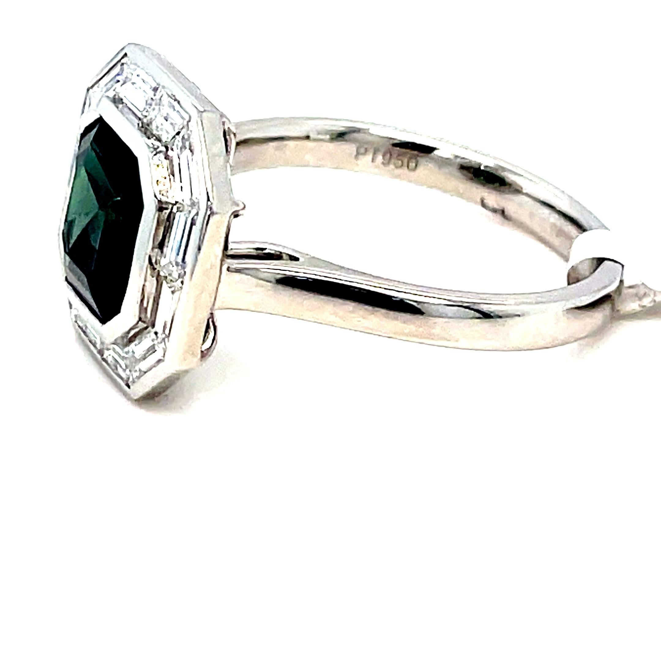 Anello aureola con zaffiro verde e diamante in platino in vendita 6