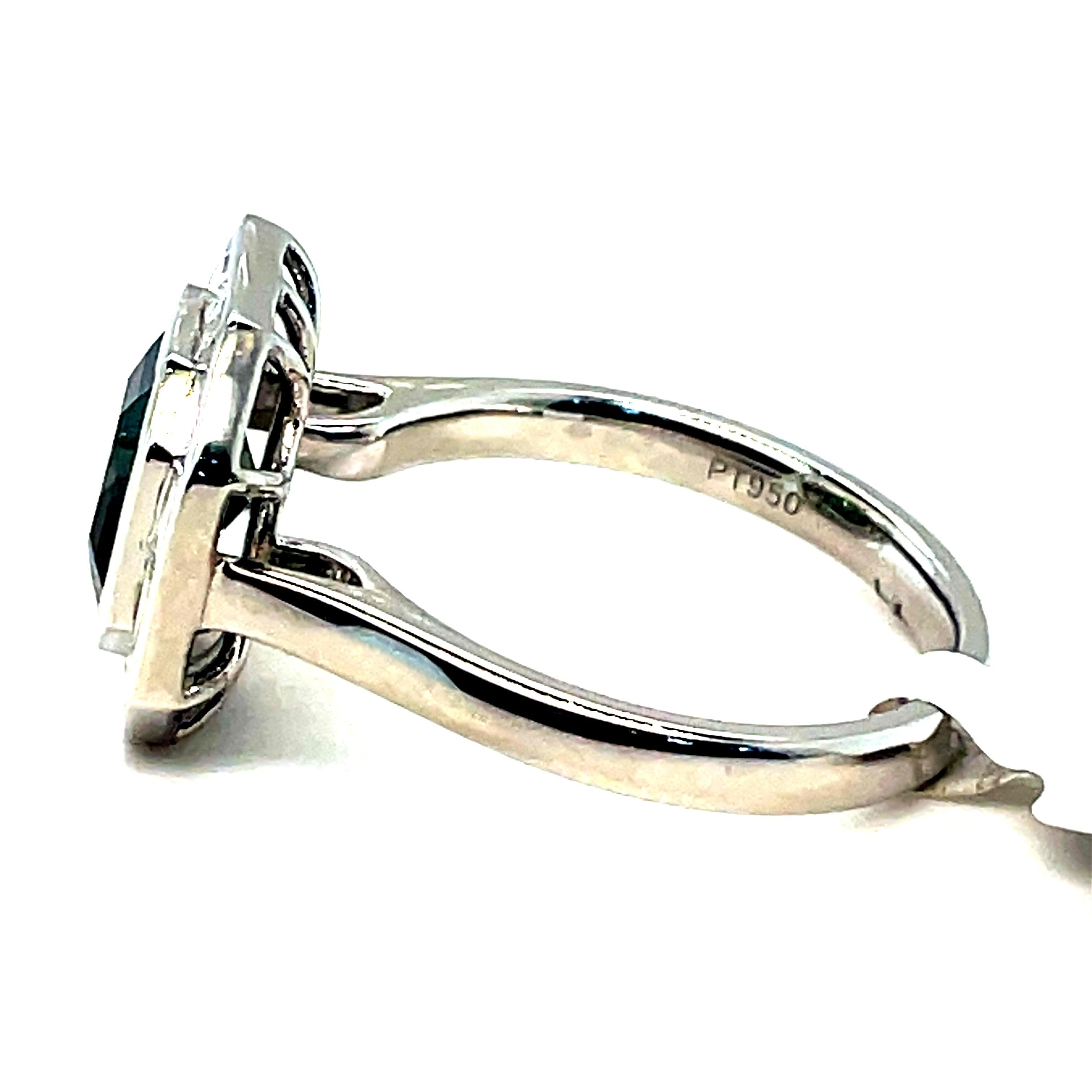 Anello aureola con zaffiro verde e diamante in platino in vendita 7