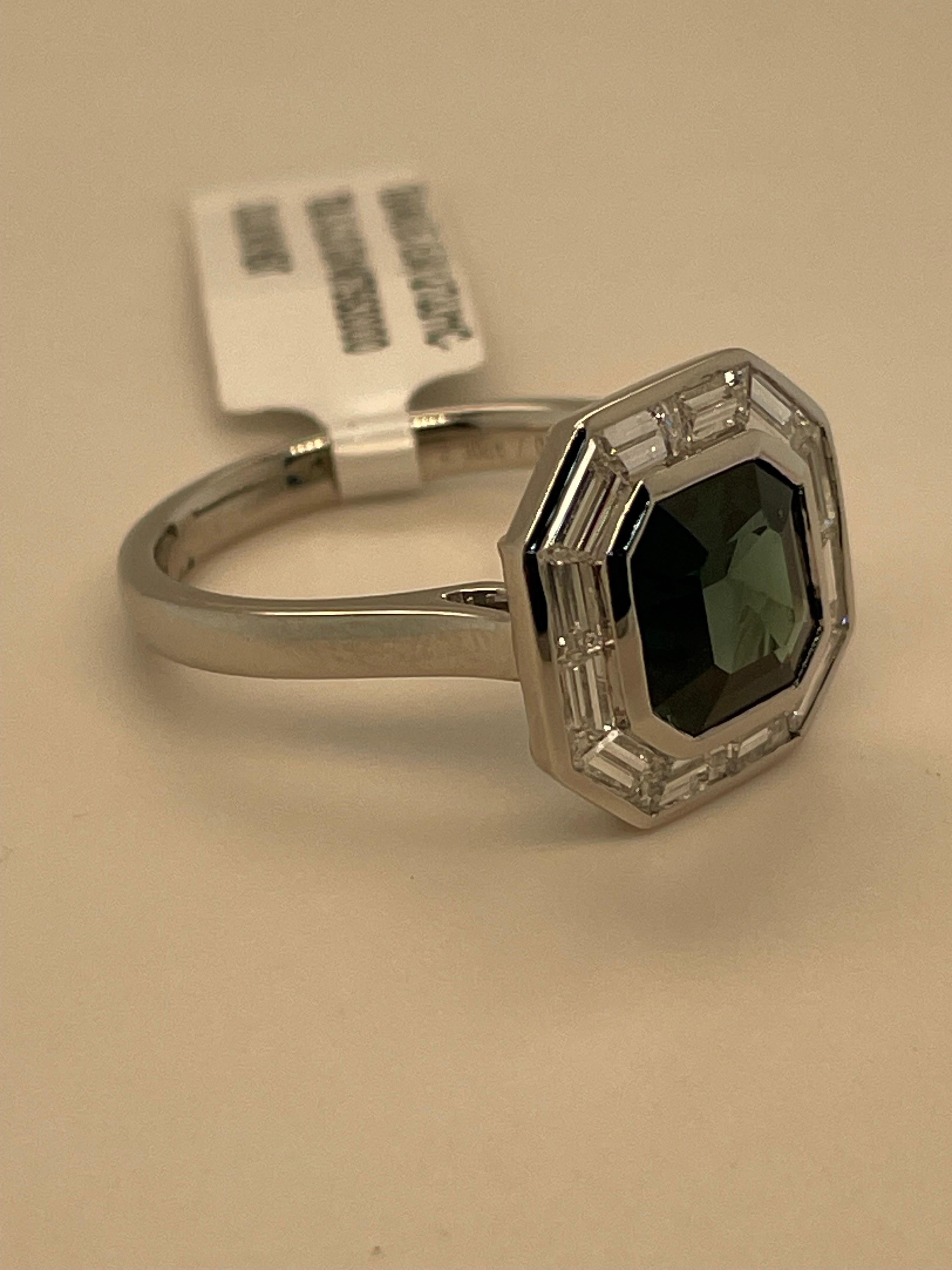 Anello aureola con zaffiro verde e diamante in platino In condizioni Nuovo in vendita a London, GB