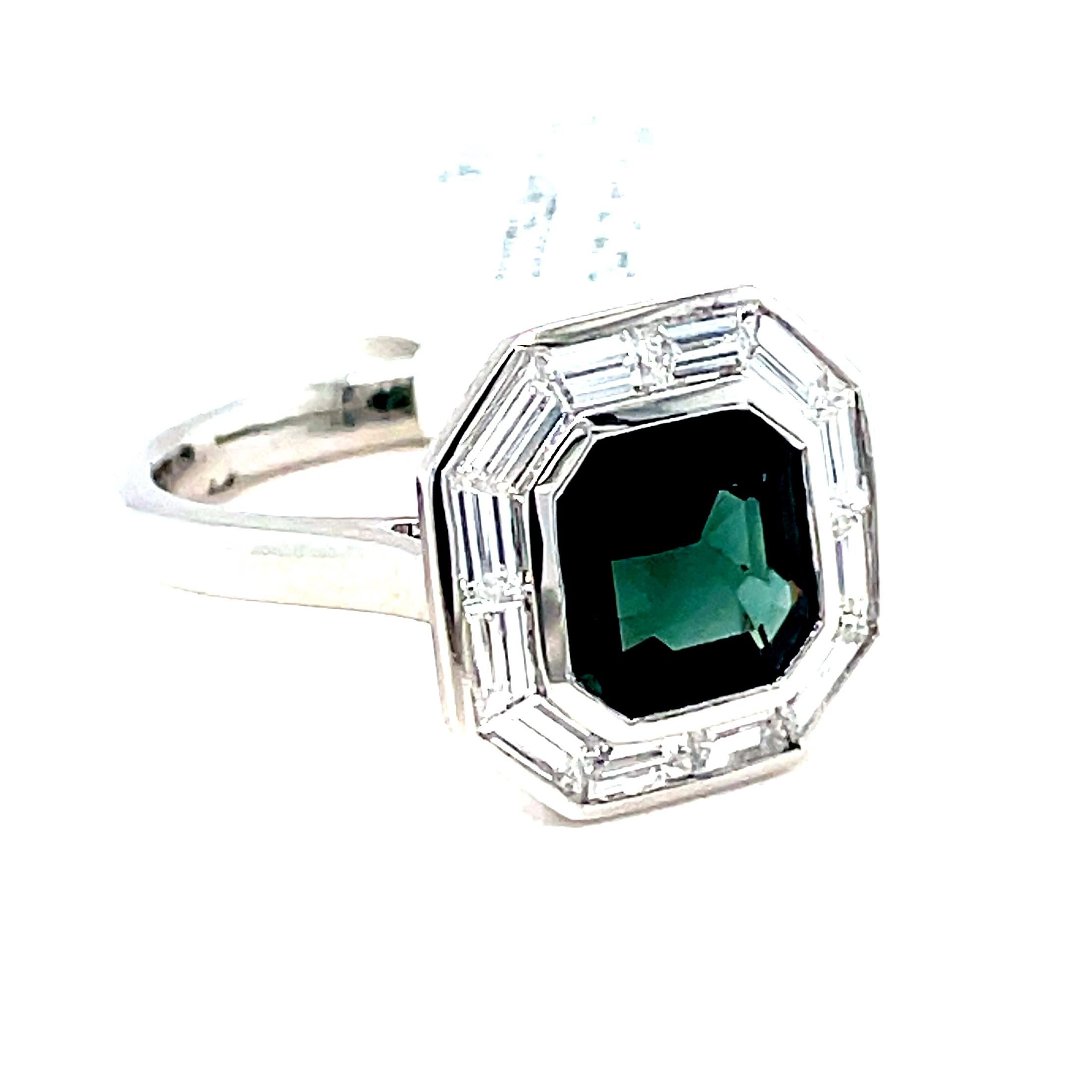 Anello aureola con zaffiro verde e diamante in platino in vendita 1