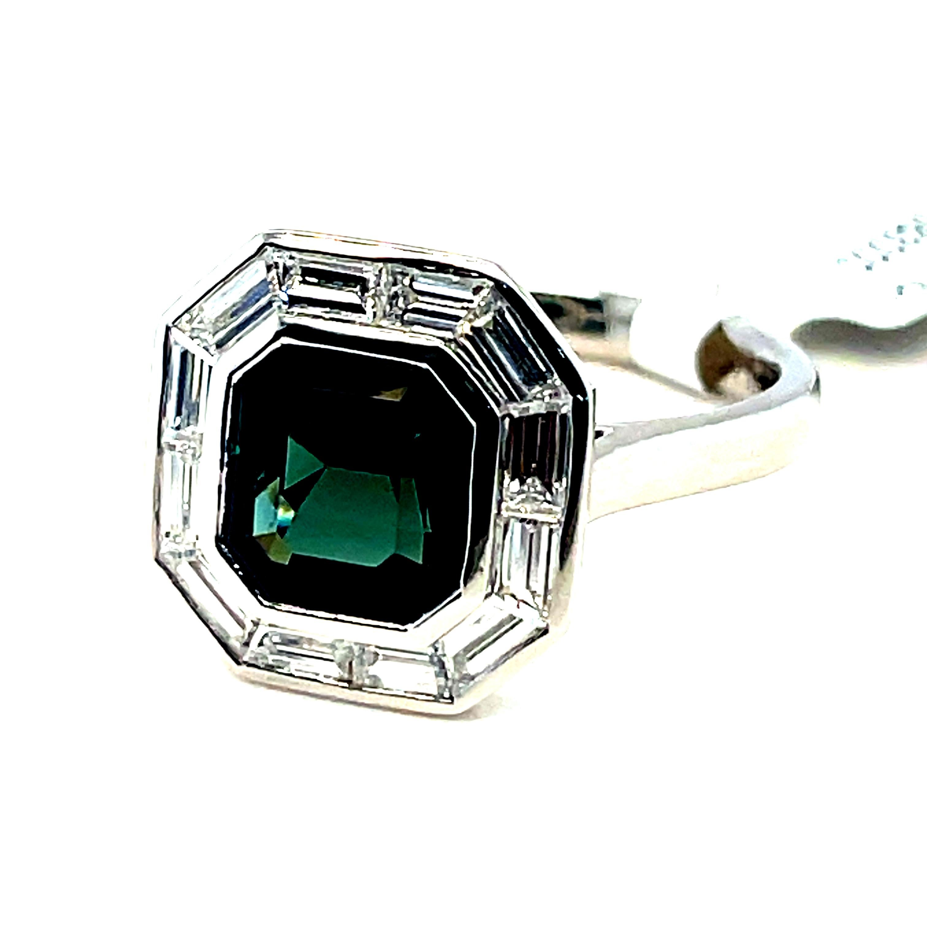 Anello aureola con zaffiro verde e diamante in platino in vendita 2