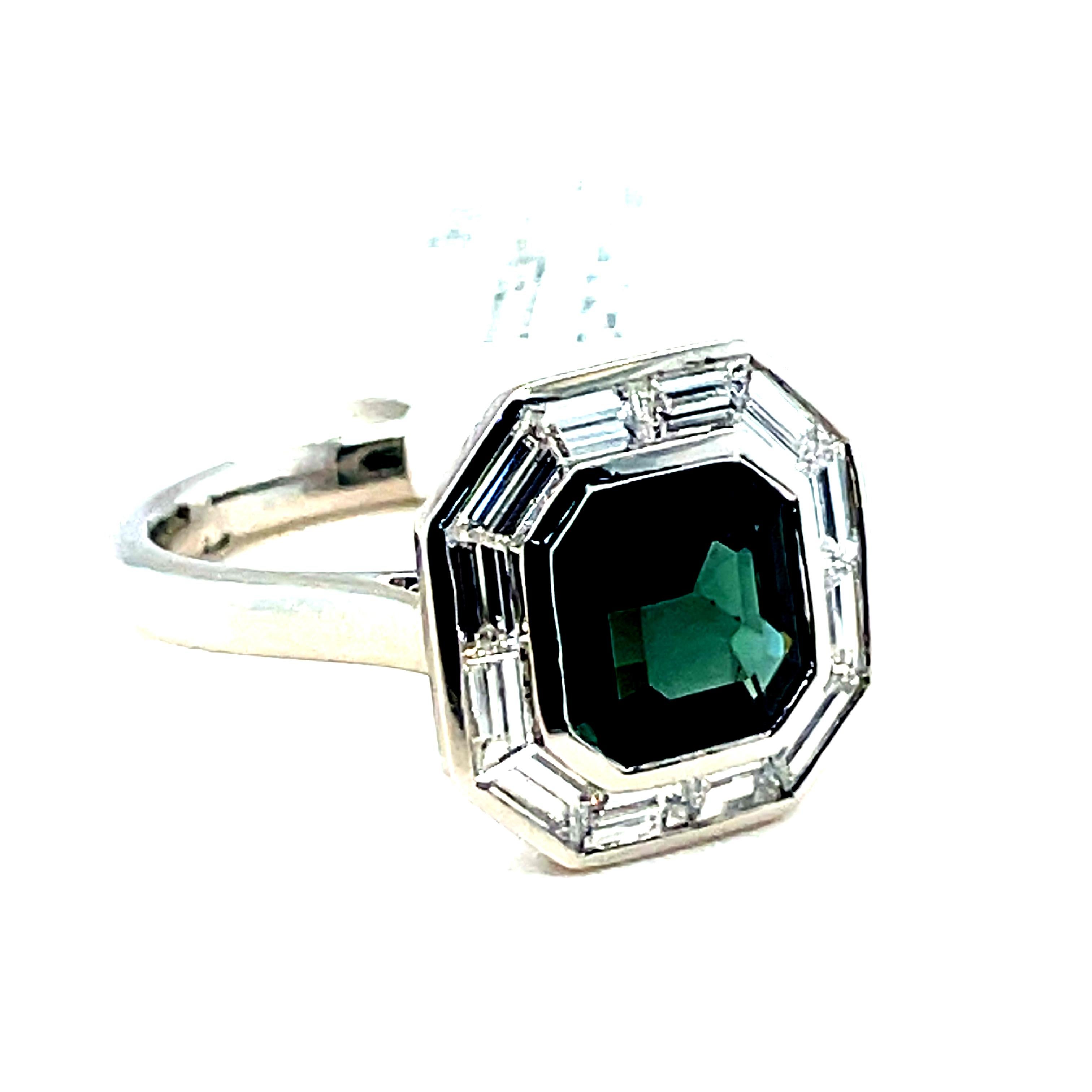 Anello aureola con zaffiro verde e diamante in platino in vendita 3