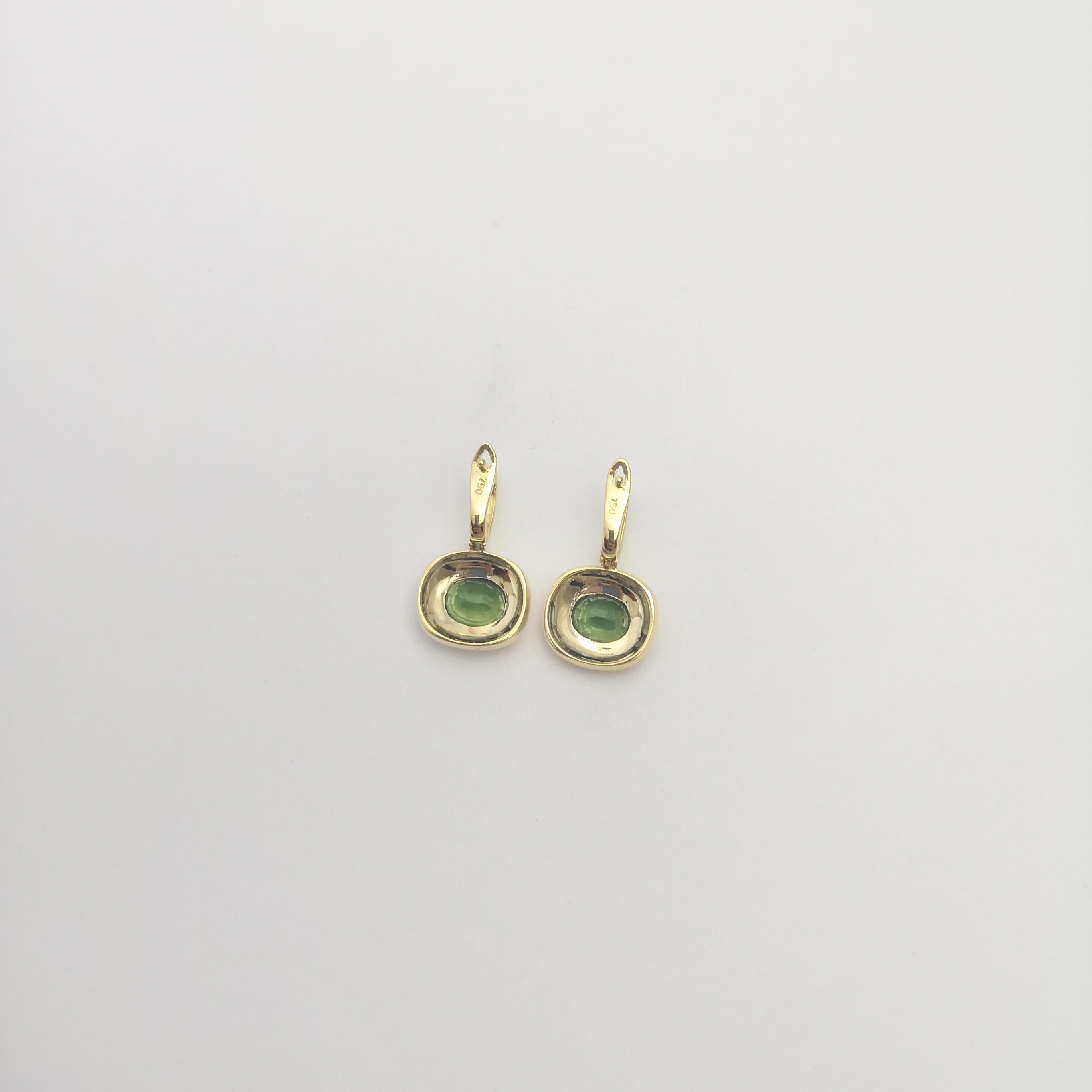 Green Sapphire Earrings set in 18K Gold Settings For Sale 1