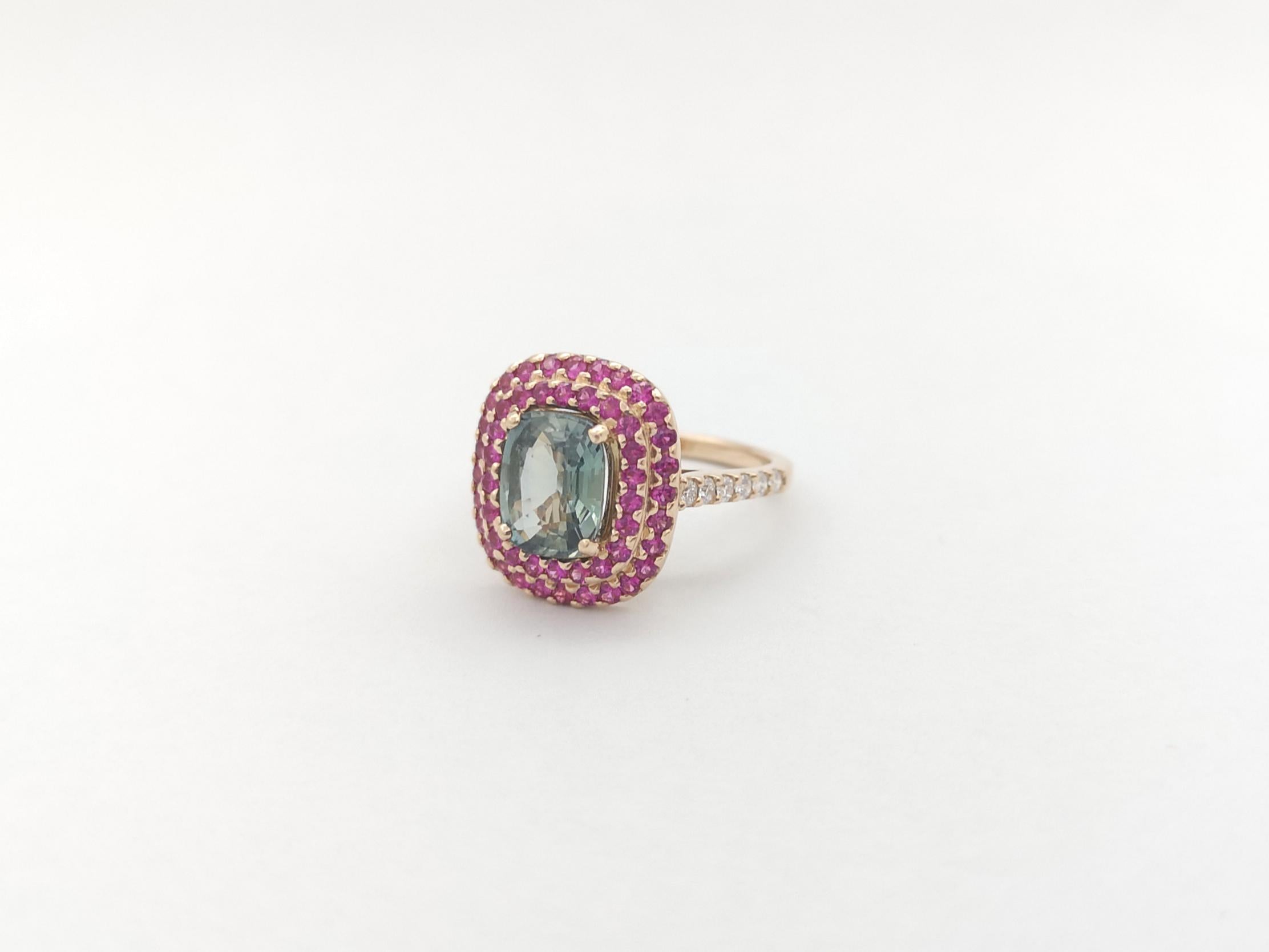 Green Sapphire, Pink Sapphire and Diamond Ring set in 18K Rose Gold Settings For Sale 7