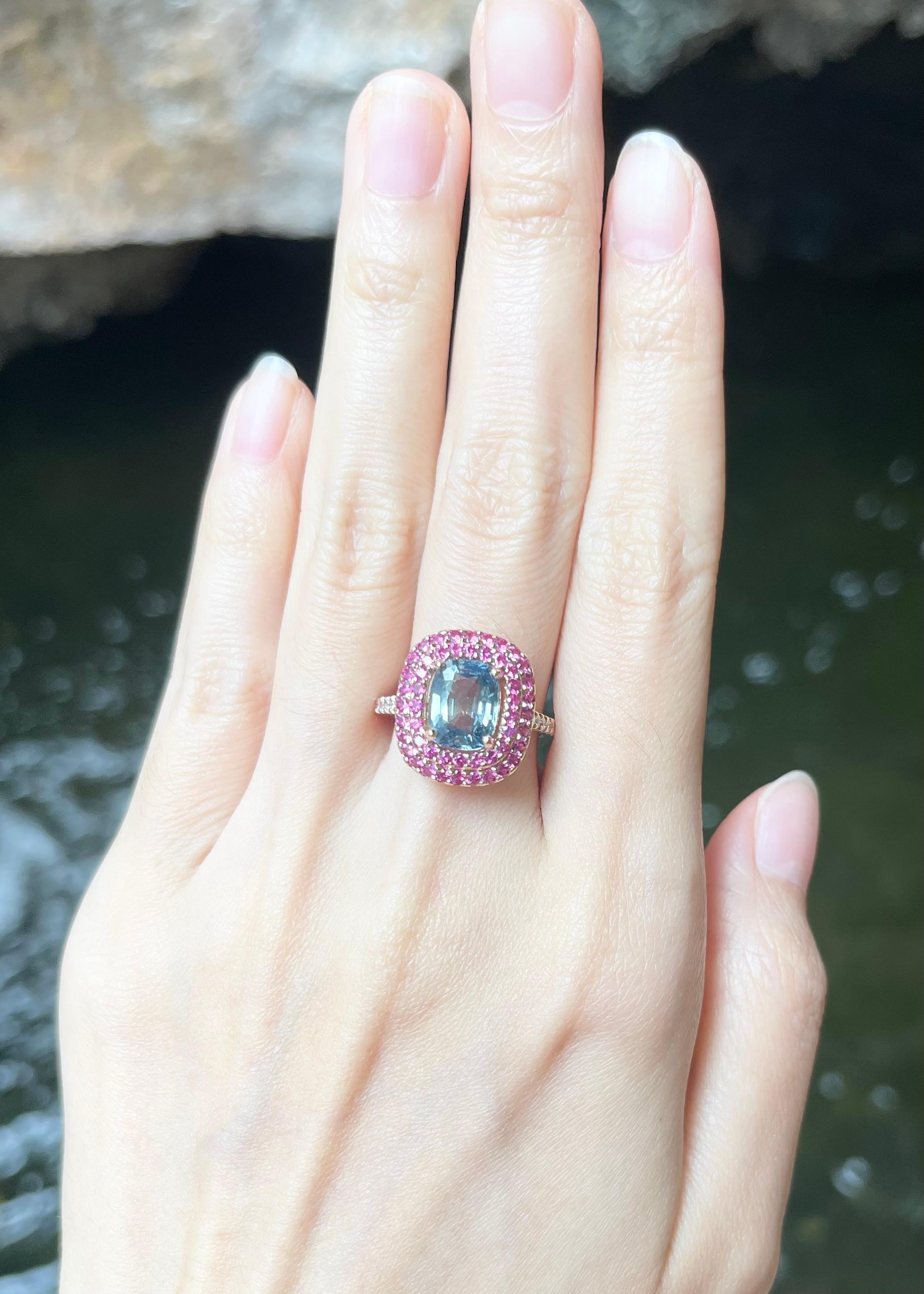 Green Sapphire 2.62 carats, Pink Sapphire 0.80 carat and Diamond 0.29 carat Ring set in 18K Rose Gold Settings

Width:  1.5 cm 
Length: 1.6 cm
Ring Size: 54
Total Weight: 5.62 grams

Green Sapphire
Width:  0.8 cm 
Length:0.9 cm

