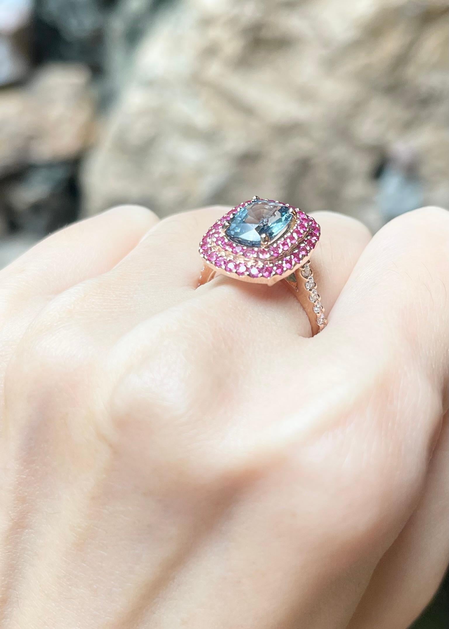 Green Sapphire, Pink Sapphire and Diamond Ring set in 18K Rose Gold Settings For Sale 1