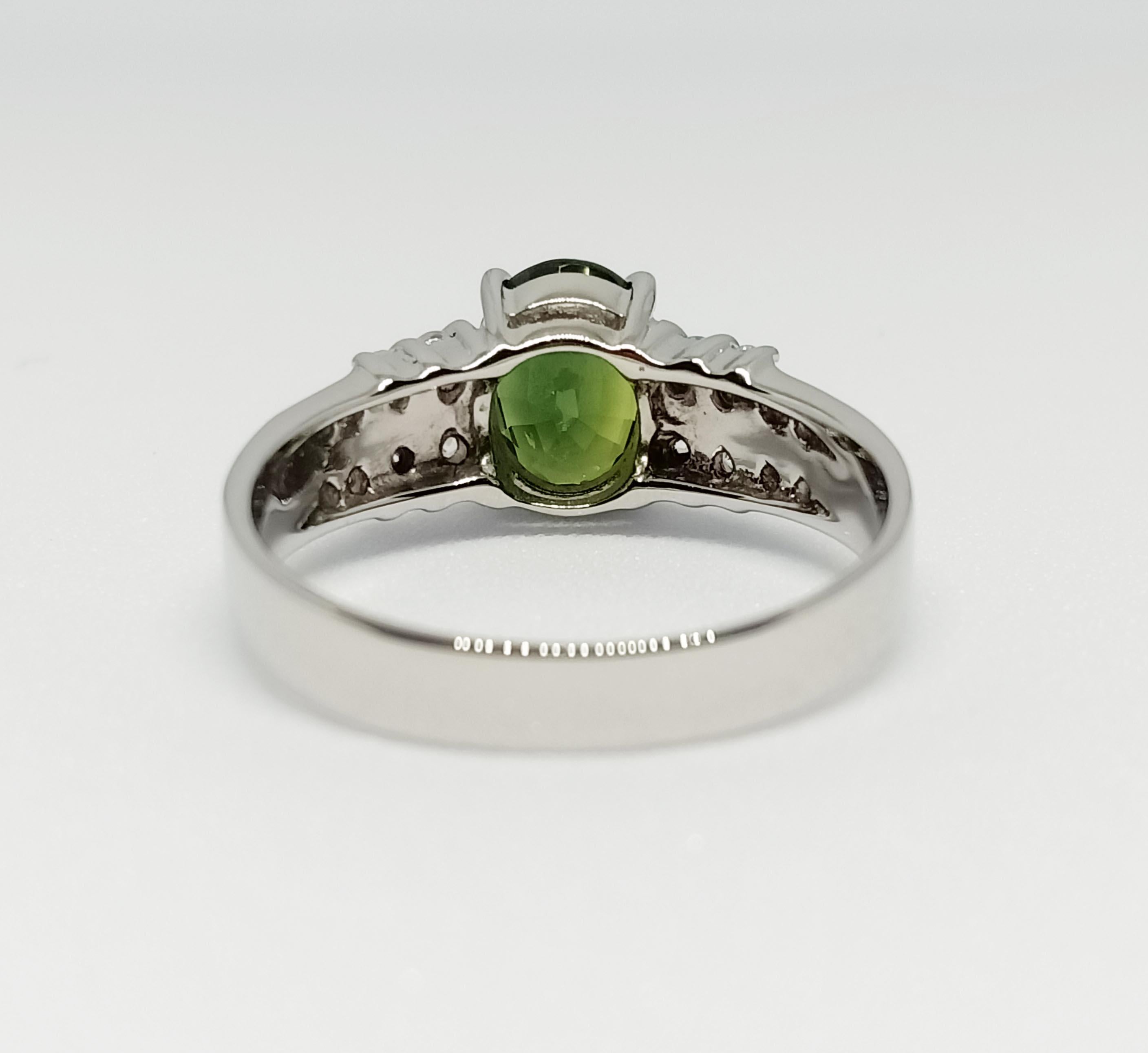 Green sapphire Only Heated 1.65cts 18WG plated over sterling silver In New Condition For Sale In Bangkok, TH