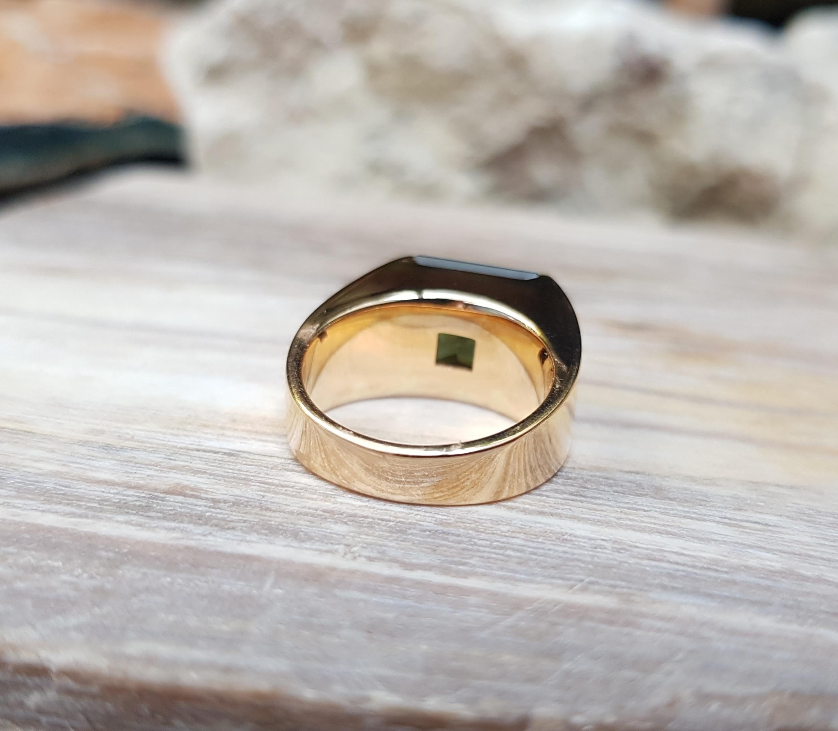 Green Sapphire Ring Set in 18 Karat Rose Gold Settings For Sale 4