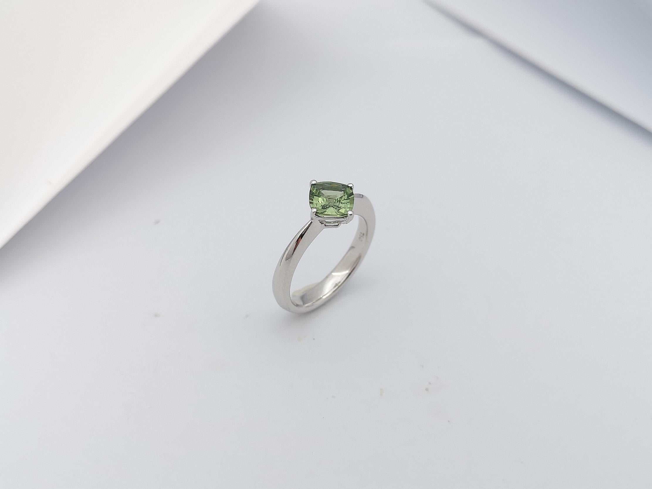 Green Sapphire Ring Set in 18 Karat White Gold Settings For Sale 7