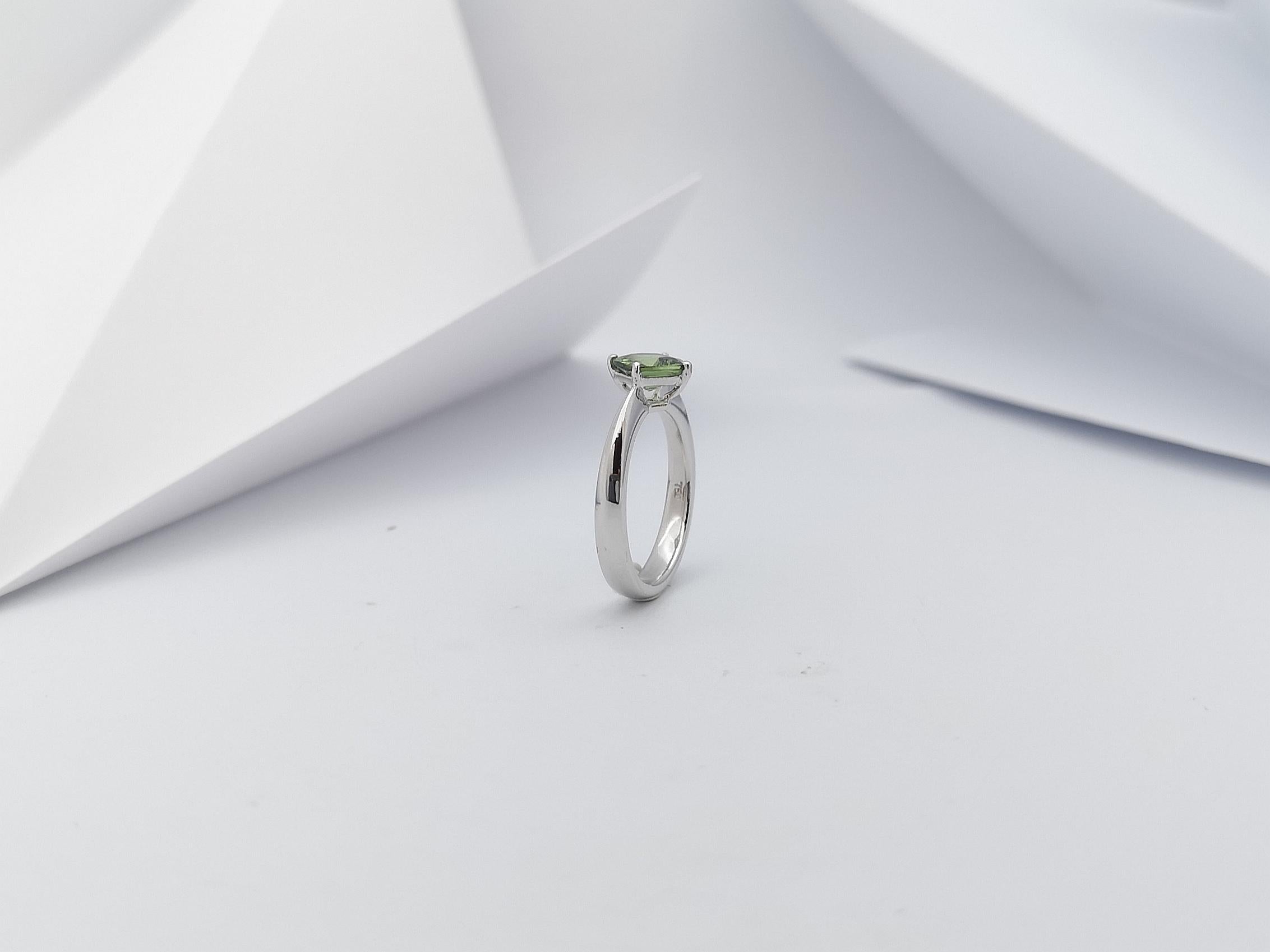 Green Sapphire Ring Set in 18 Karat White Gold Settings For Sale 8