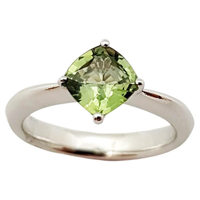 Green Sapphire Ring Set in 18 Karat White Gold Settings For Sale