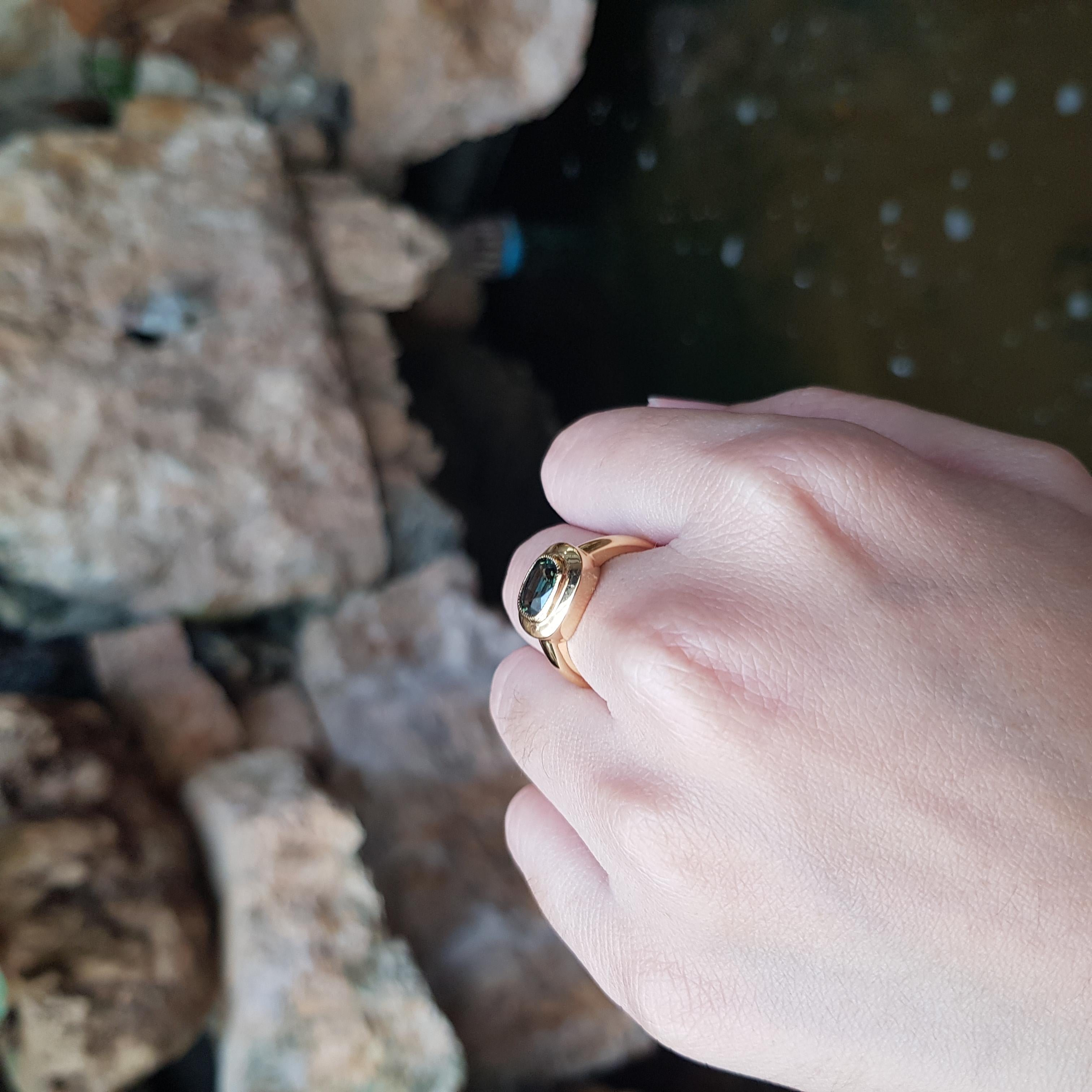 Green Sapphire Ring set in 18K Gold Settings In New Condition For Sale In Bangkok, TH