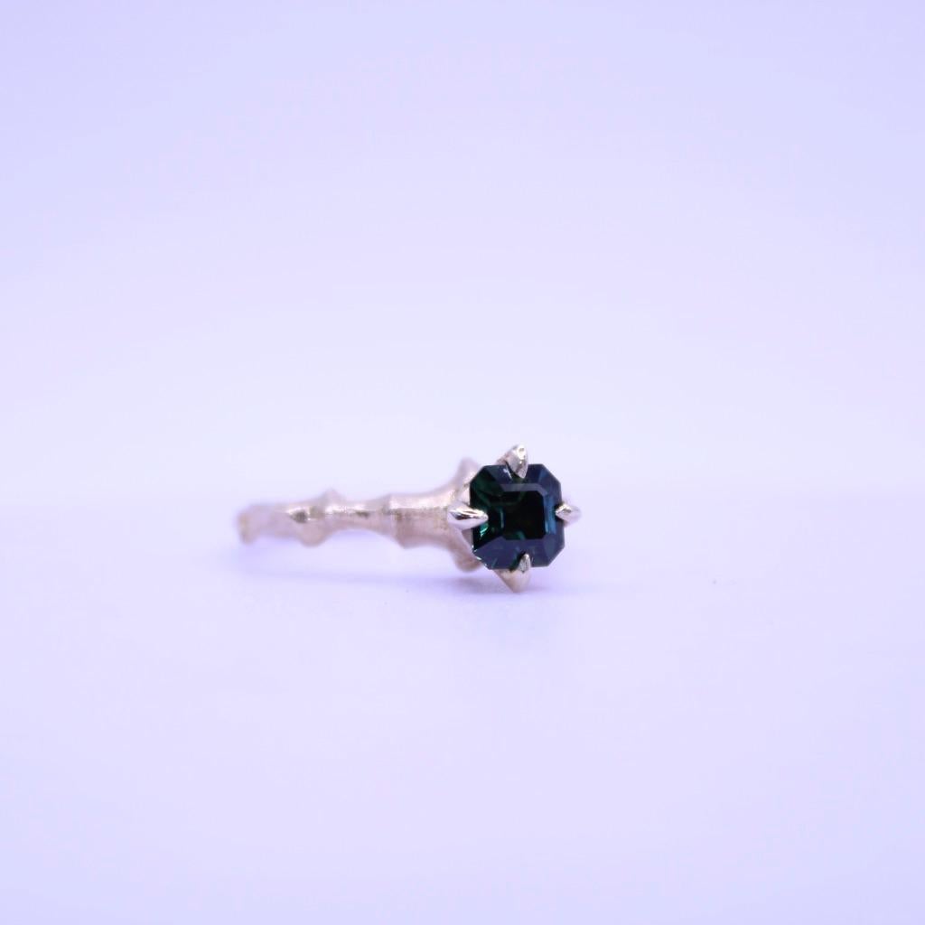 Green Sapphire Solitaire Ring in 14 Karat Yellow Gold  In New Condition For Sale In Foxborough, MA