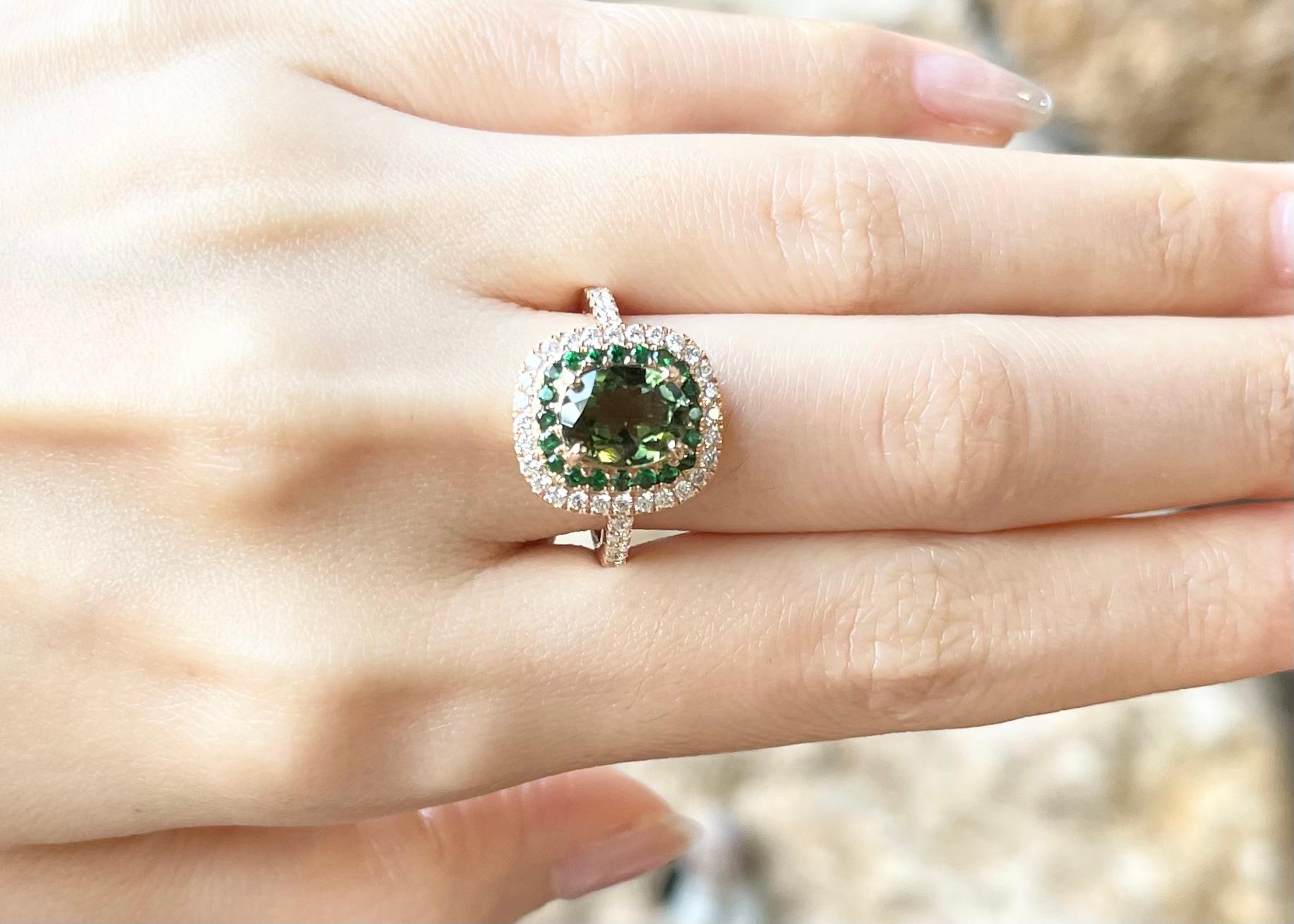 Contemporary Green Sapphire, Tsavorite and Diamond Ring set in 18K Rose Gold Settings For Sale