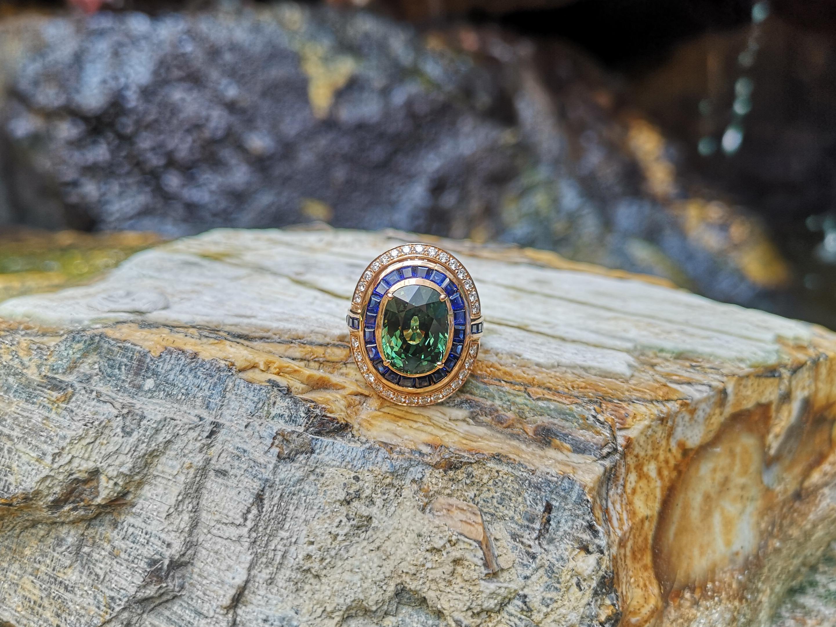Green Sapphire with Blue Sapphire and Diamond Ring Set in 18 Karat Rose Gold For Sale 4