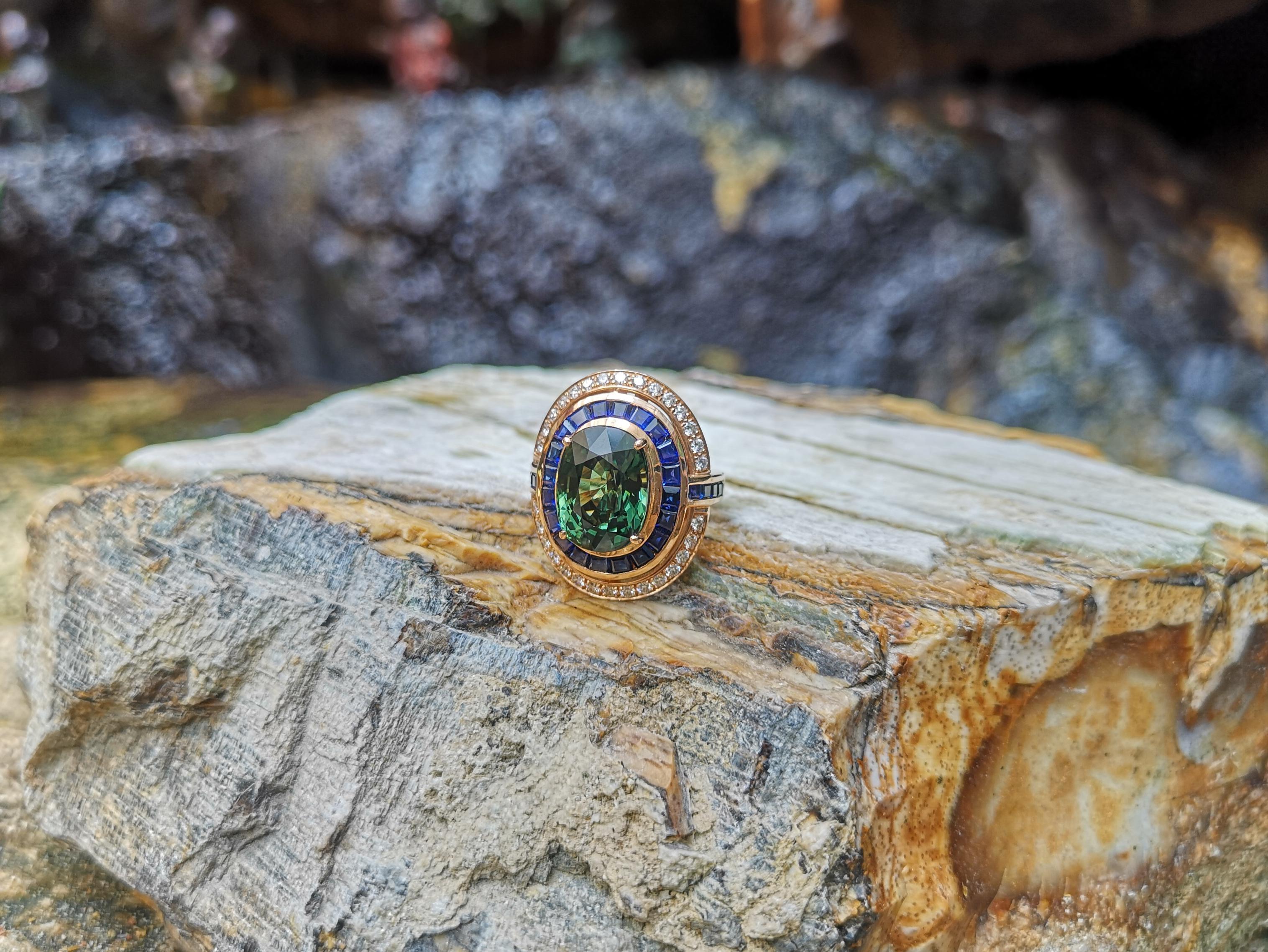 Green Sapphire with Blue Sapphire and Diamond Ring Set in 18 Karat Rose Gold For Sale 5