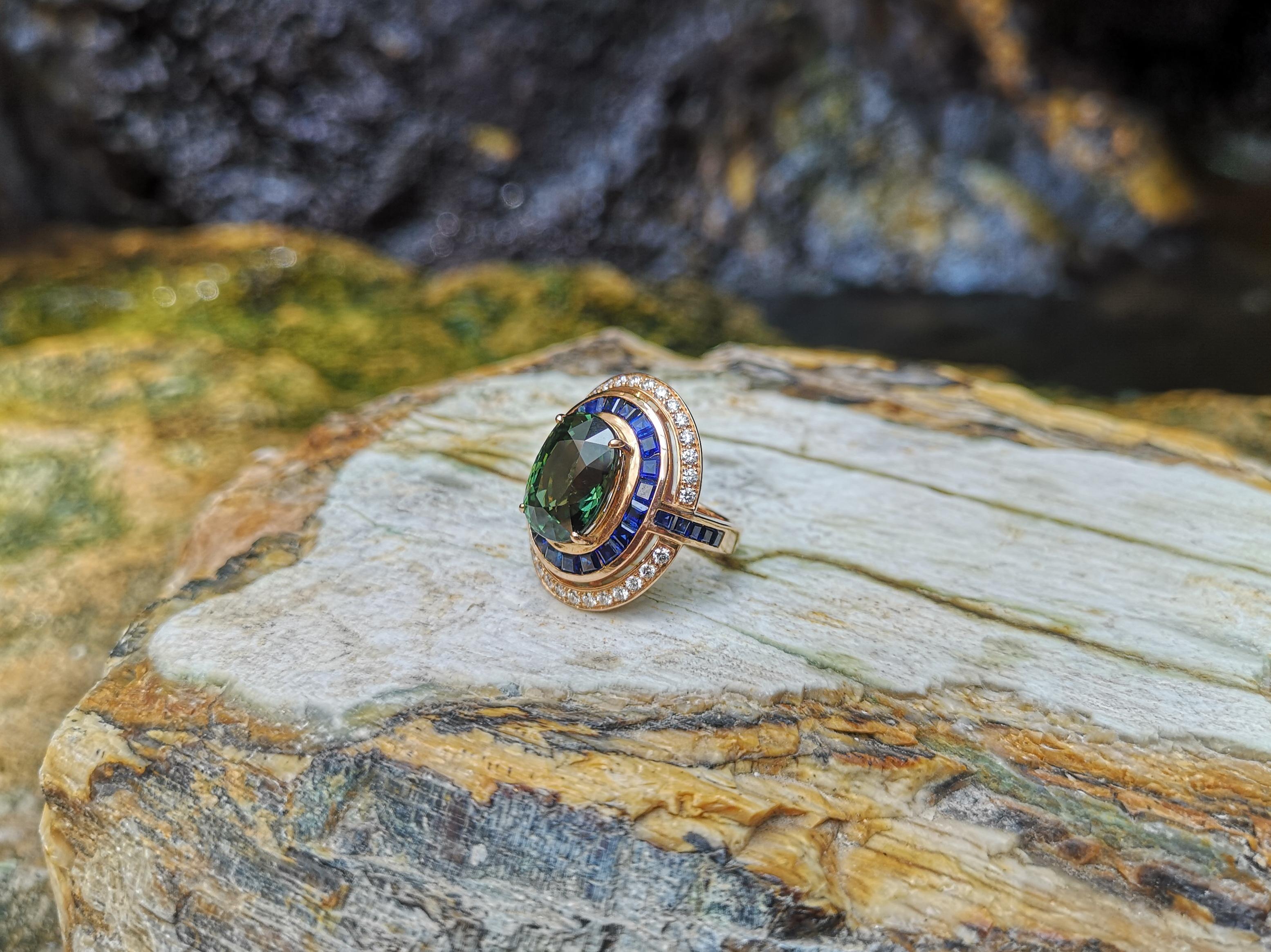 Green Sapphire with Blue Sapphire and Diamond Ring Set in 18 Karat Rose Gold For Sale 6