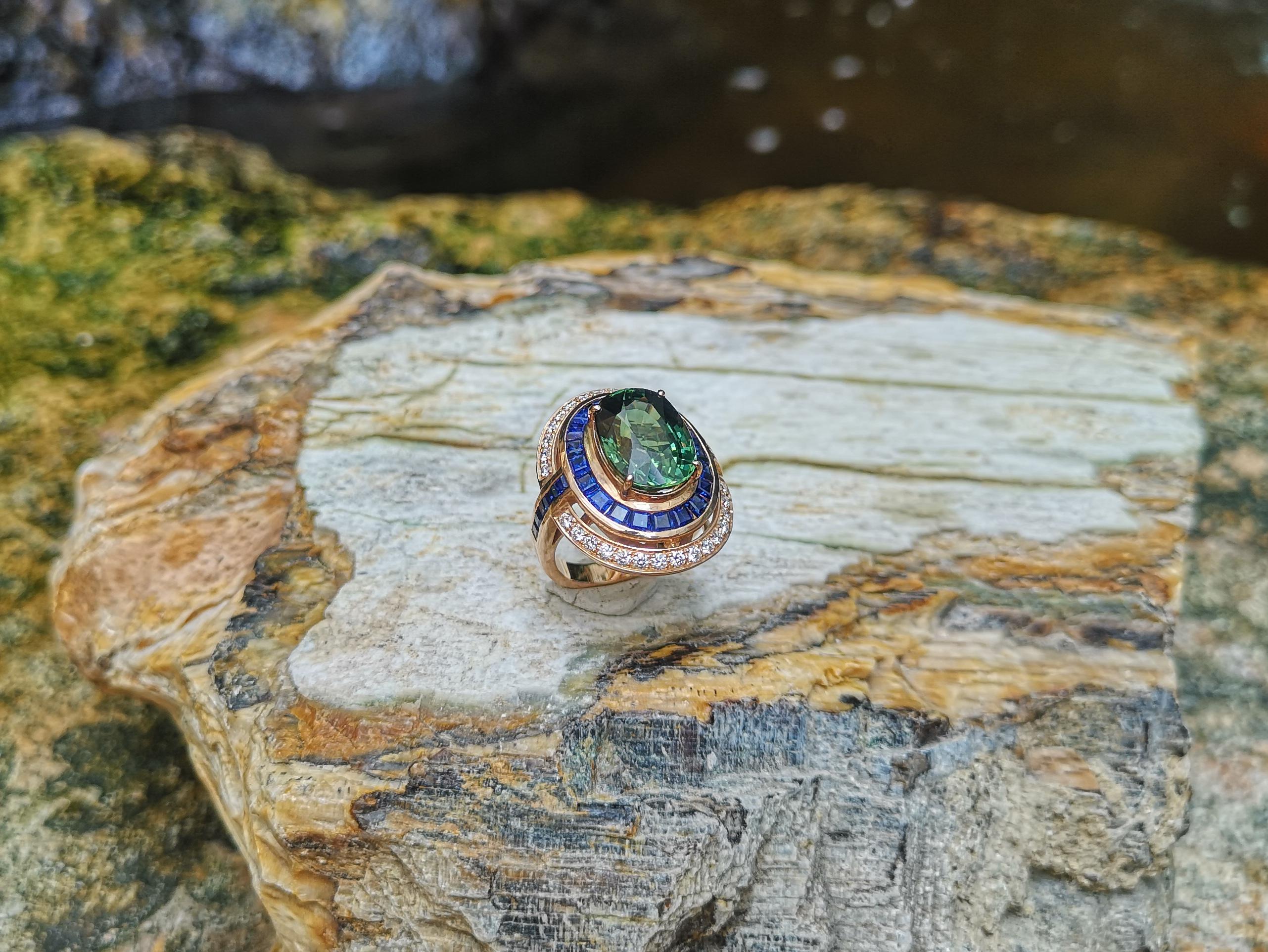 Green Sapphire with Blue Sapphire and Diamond Ring Set in 18 Karat Rose Gold For Sale 7