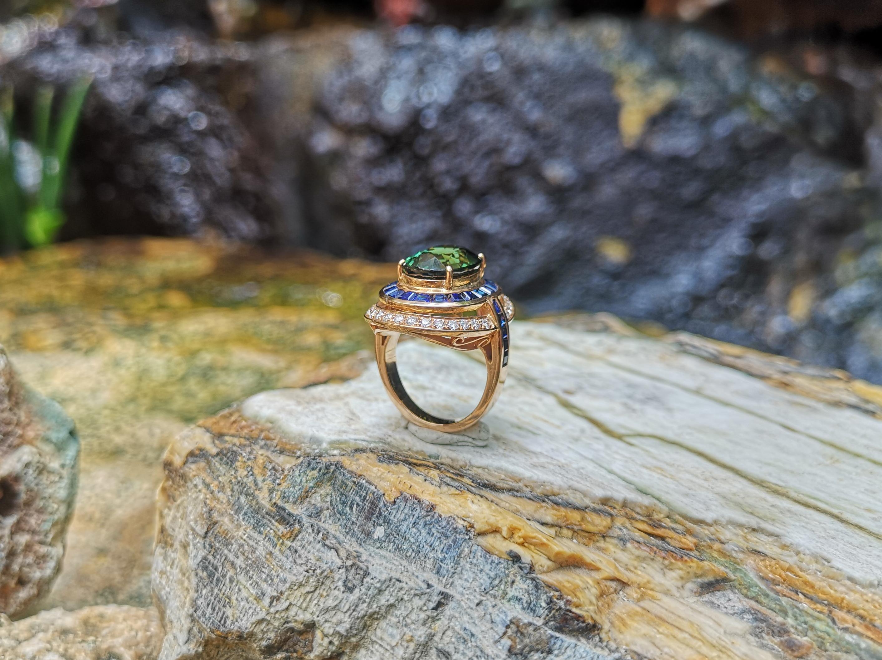 Green Sapphire with Blue Sapphire and Diamond Ring Set in 18 Karat Rose Gold For Sale 9