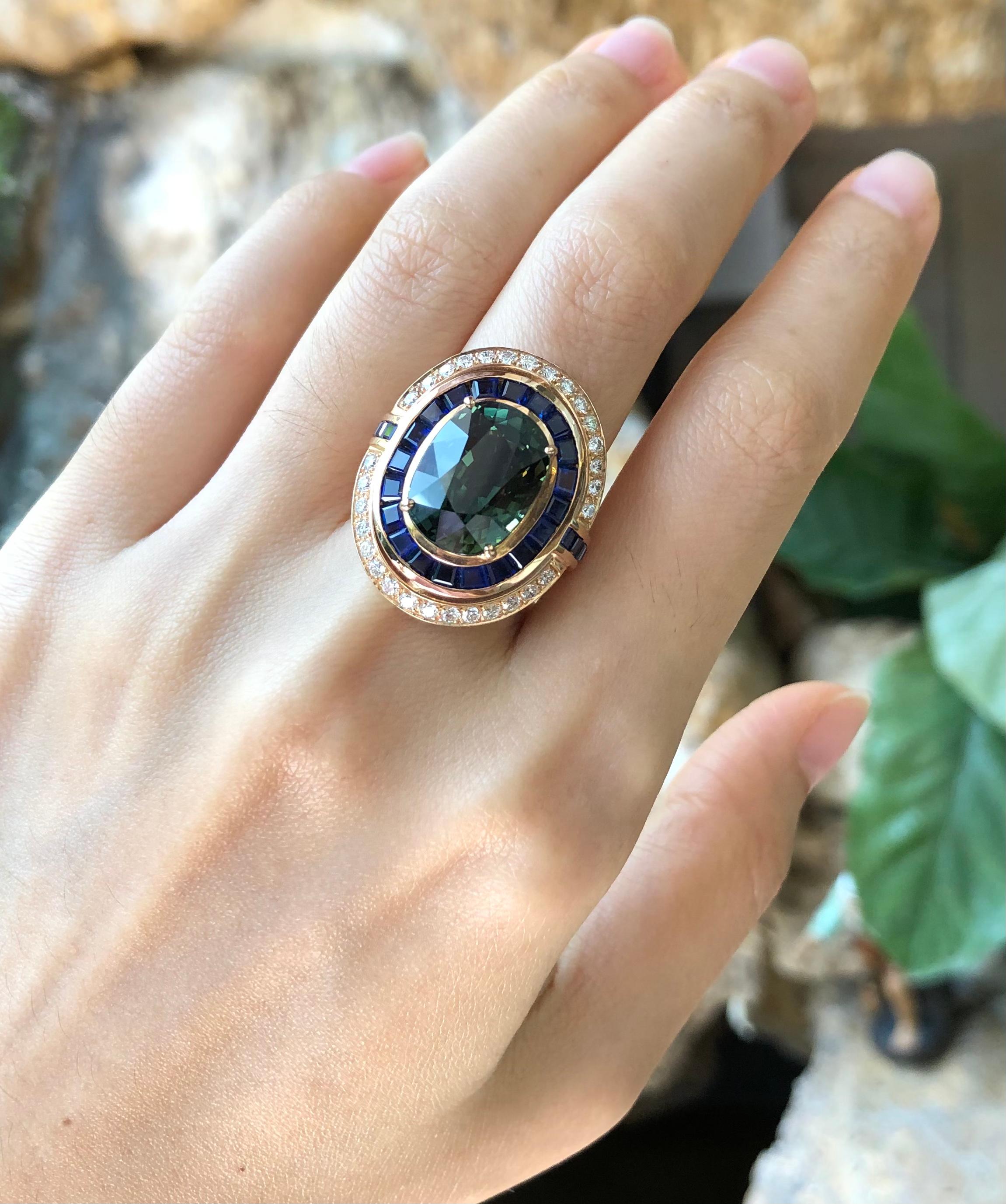 Green Sapphire with Blue Sapphire and Diamond Ring Set in 18 Karat Rose Gold In New Condition For Sale In Bangkok, TH