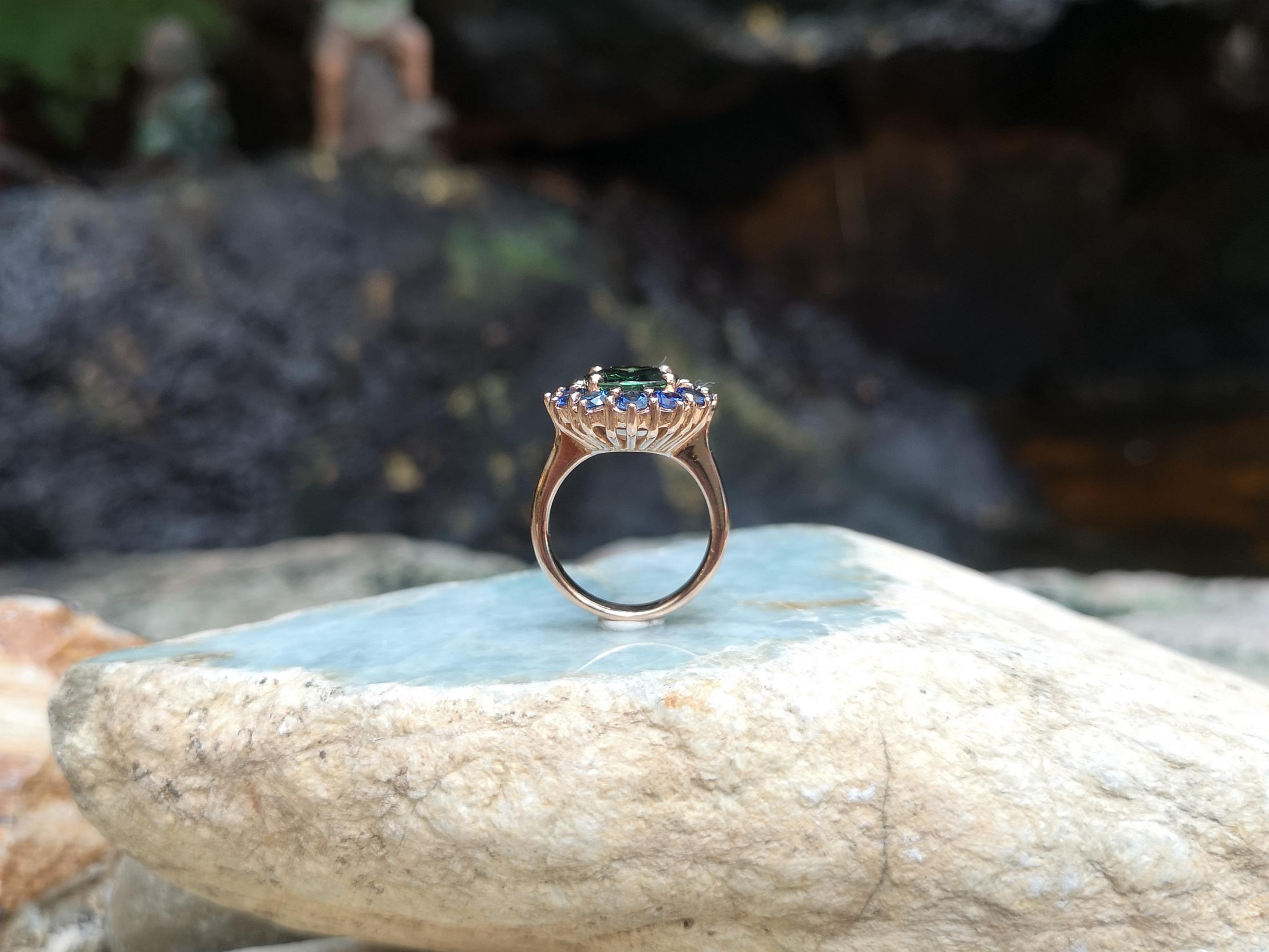 Green Sapphire with Blue Sapphire Ring Set in 18 Karat Rose Gold Settings For Sale 2