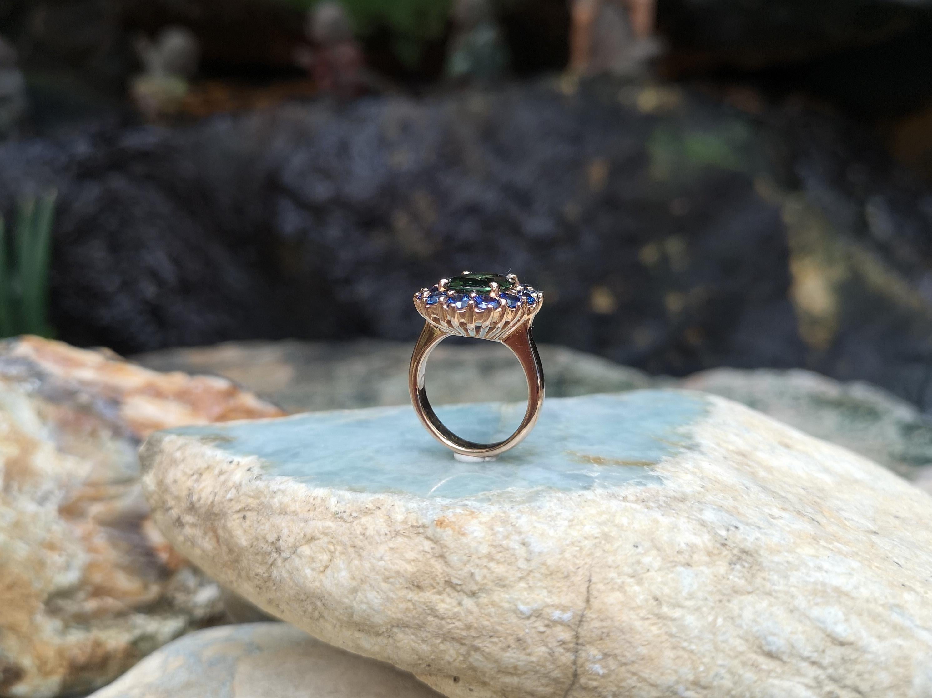 Green Sapphire with Blue Sapphire Ring Set in 18 Karat Rose Gold Settings For Sale 3