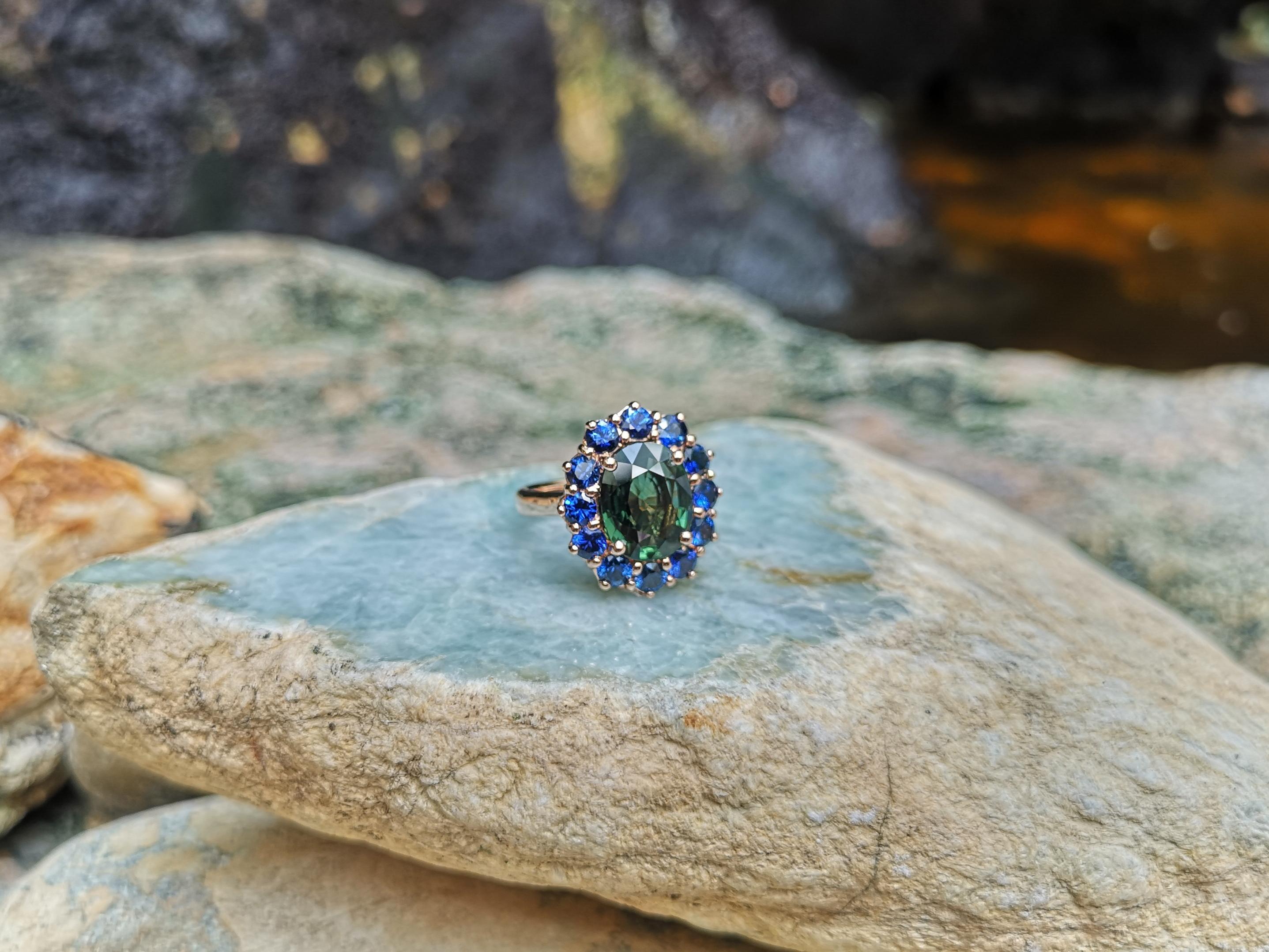 Women's Green Sapphire with Blue Sapphire Ring Set in 18 Karat Rose Gold Settings For Sale