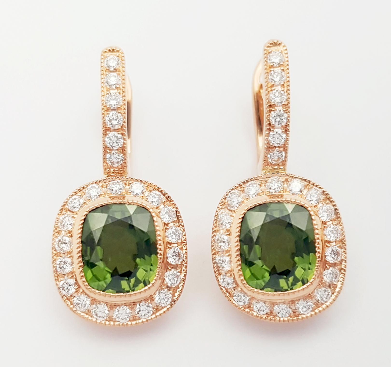 Contemporaneo Orecchini con zaffiro verde e diamanti con montatura in oro rosa 18 carati in vendita