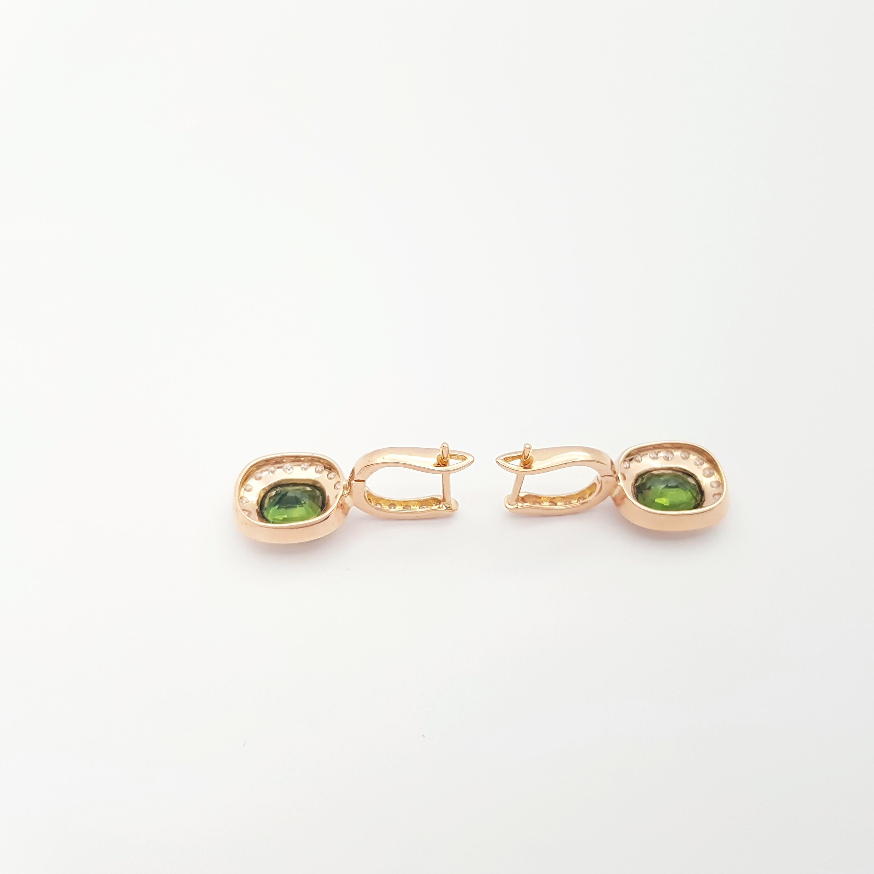 Orecchini con zaffiro verde e diamanti con montatura in oro rosa 18 carati in vendita 3