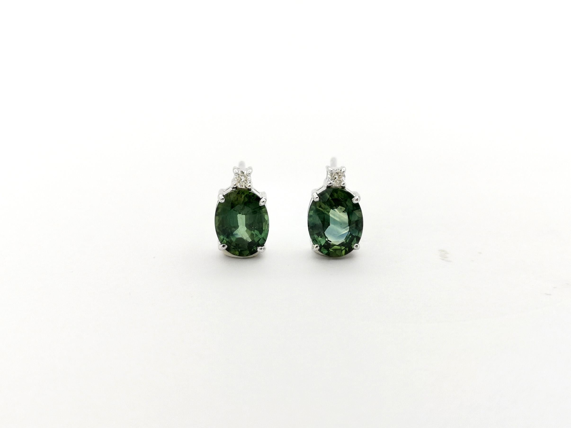 Green Sapphire with Diamond Earrings set in 18K White Gold Settings In New Condition For Sale In Bangkok, TH